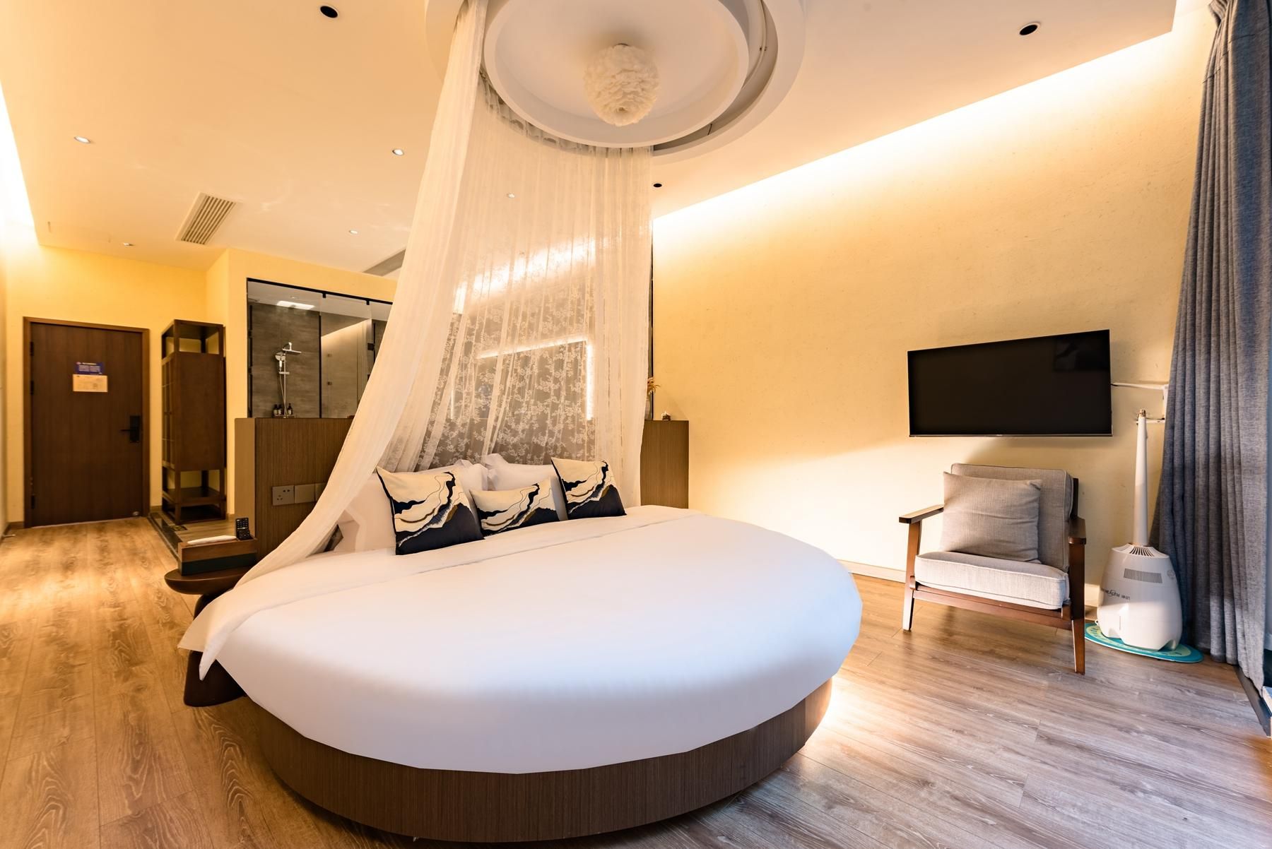 Room with Queen Bed