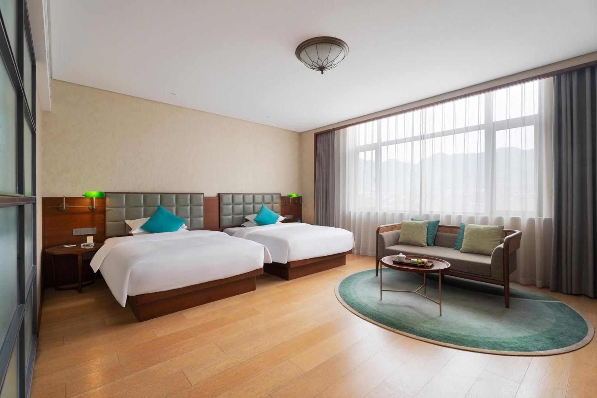 Standard Twin Room with Mountain View