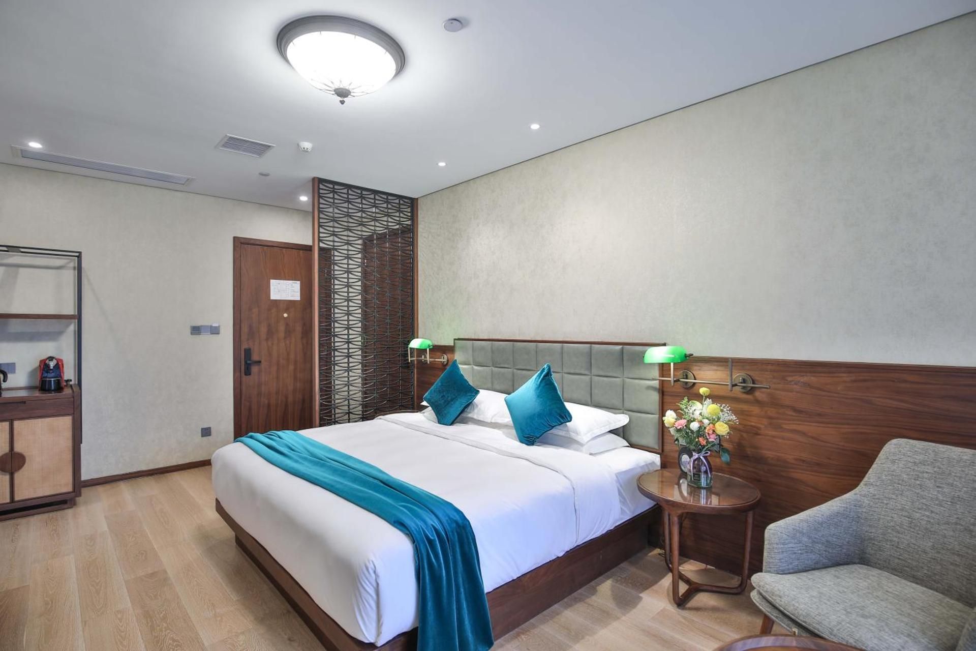 Deluxe Double Room with Shower