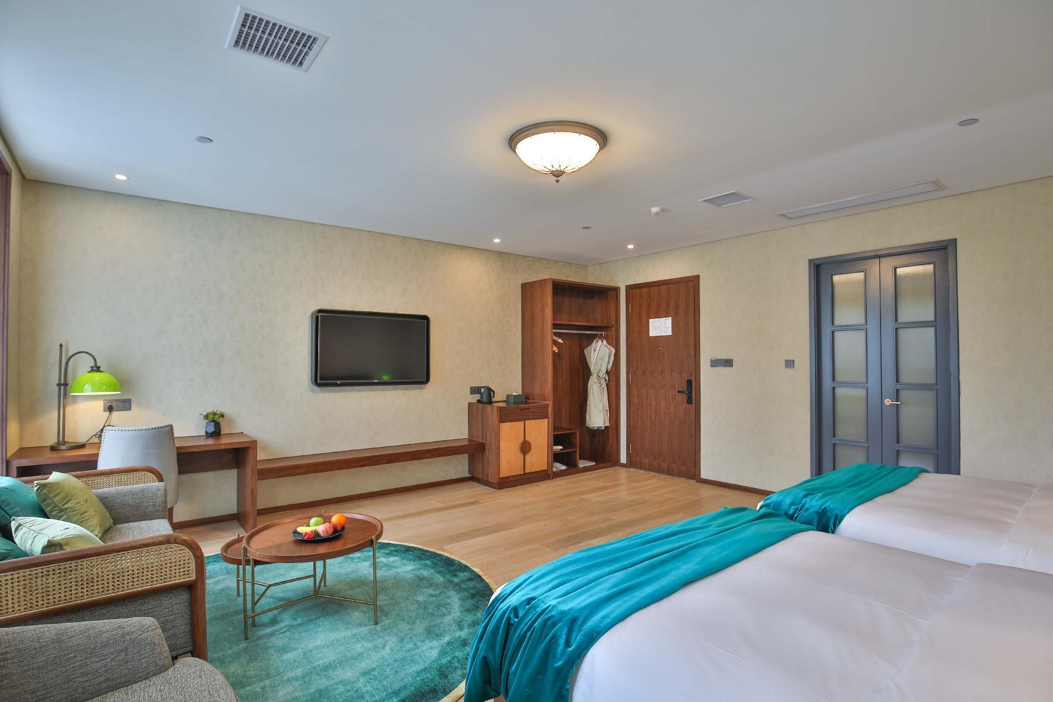 Hometown Leisure Garden Twin Beds Room