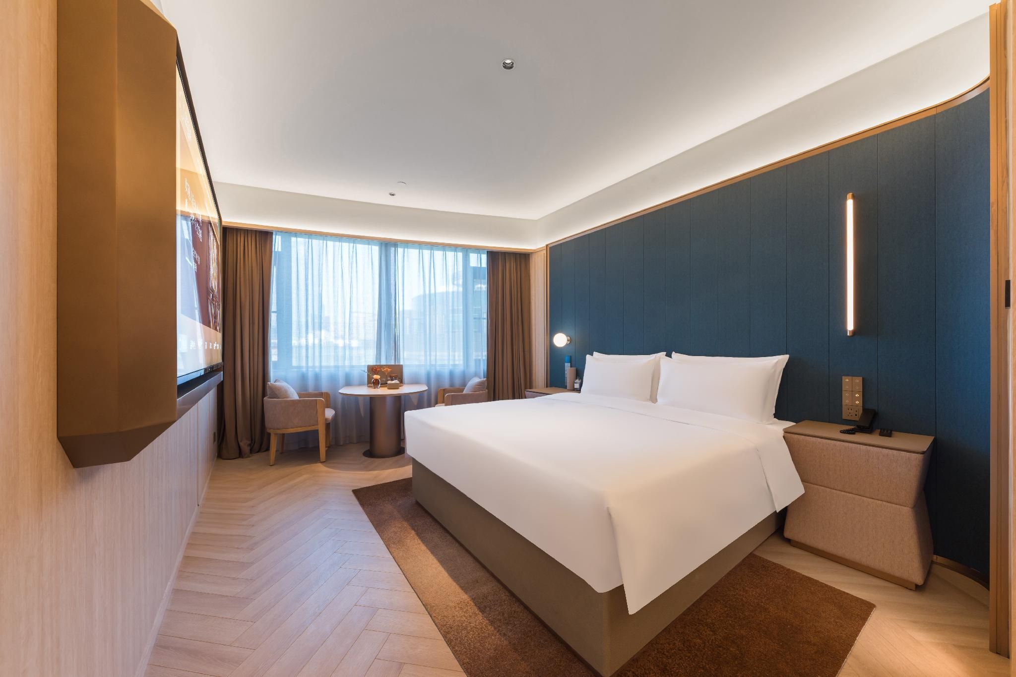 Business Queen Room with View