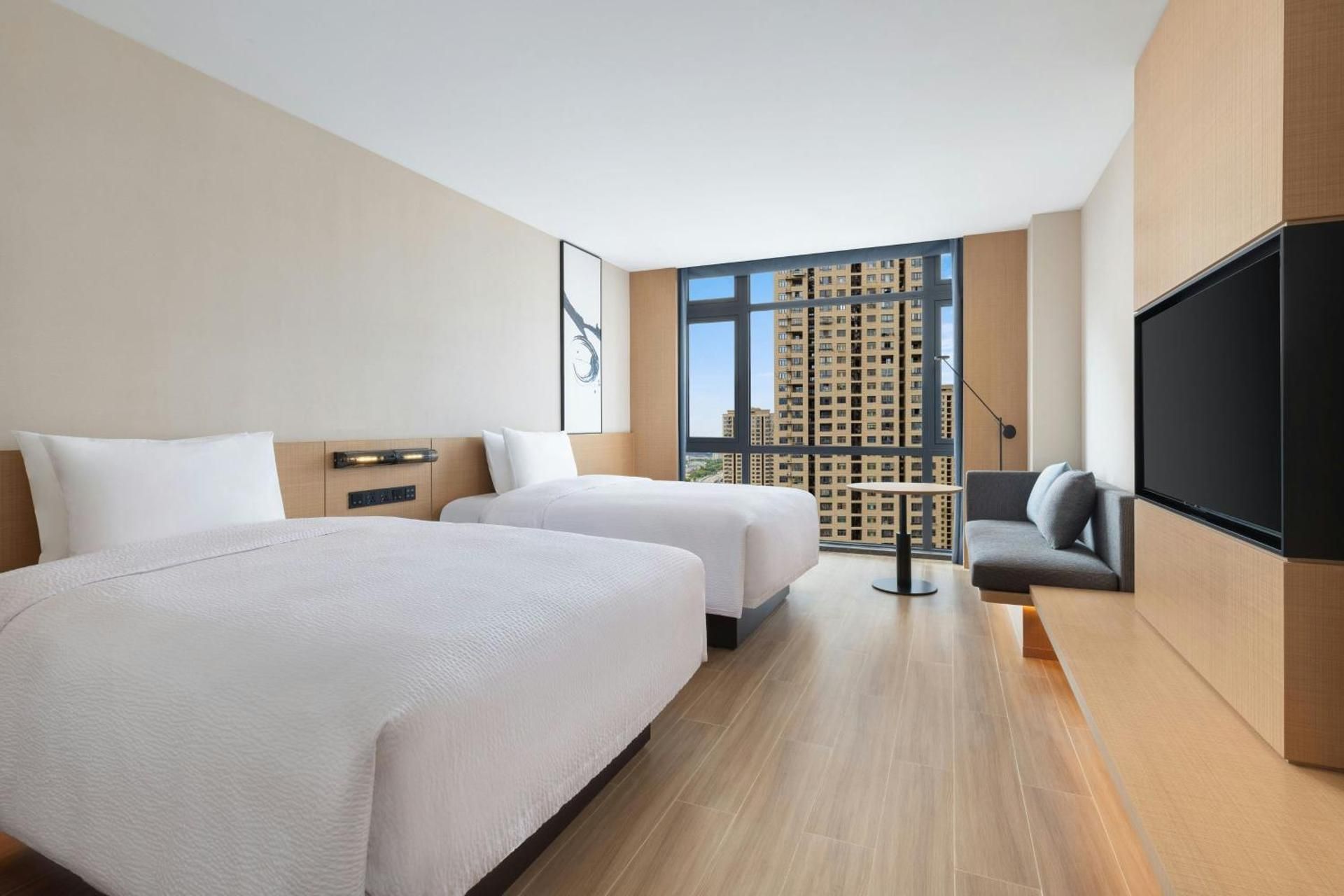 Refined Double Room with Two Double Beds and City View
