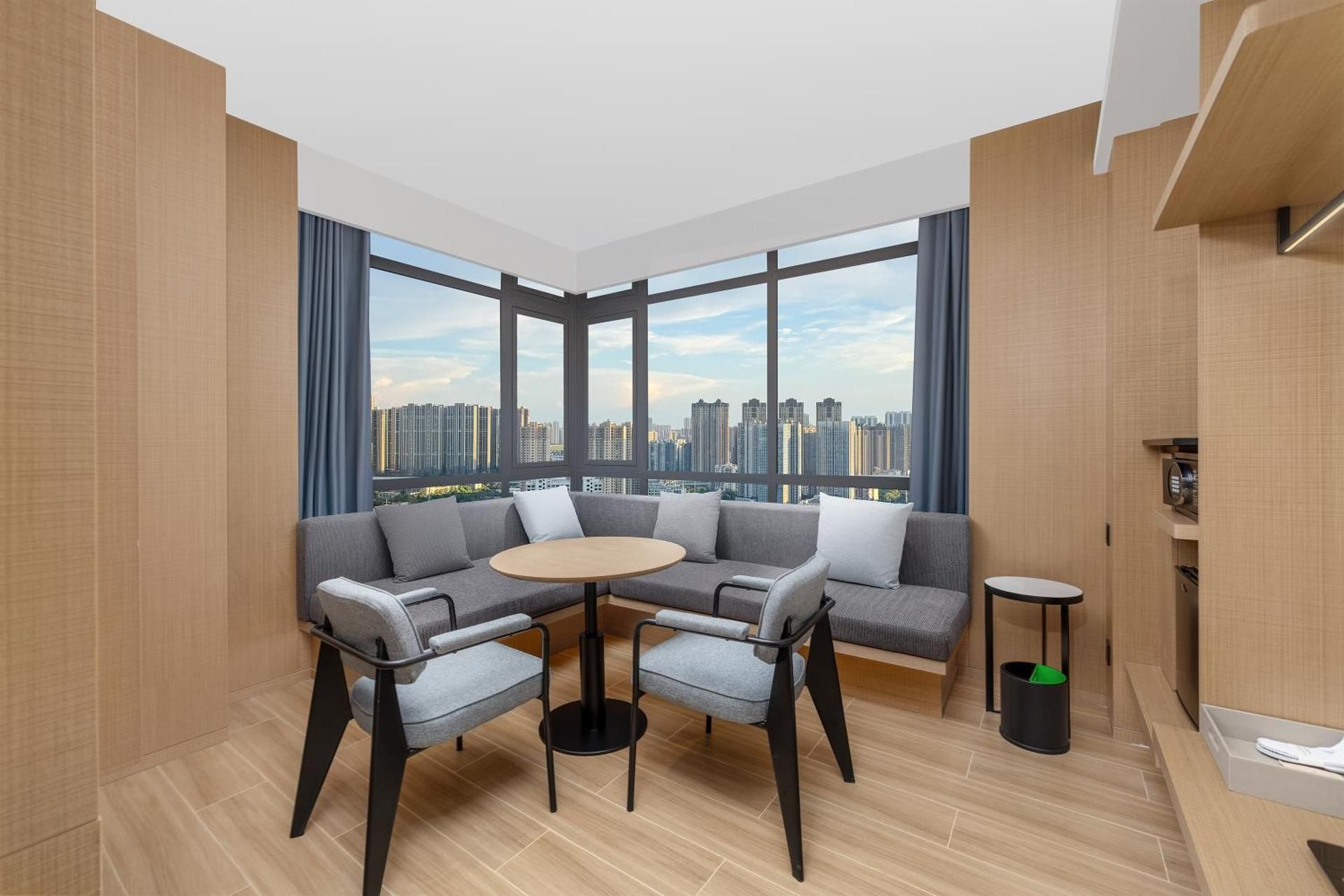 Luxury King Room with City View