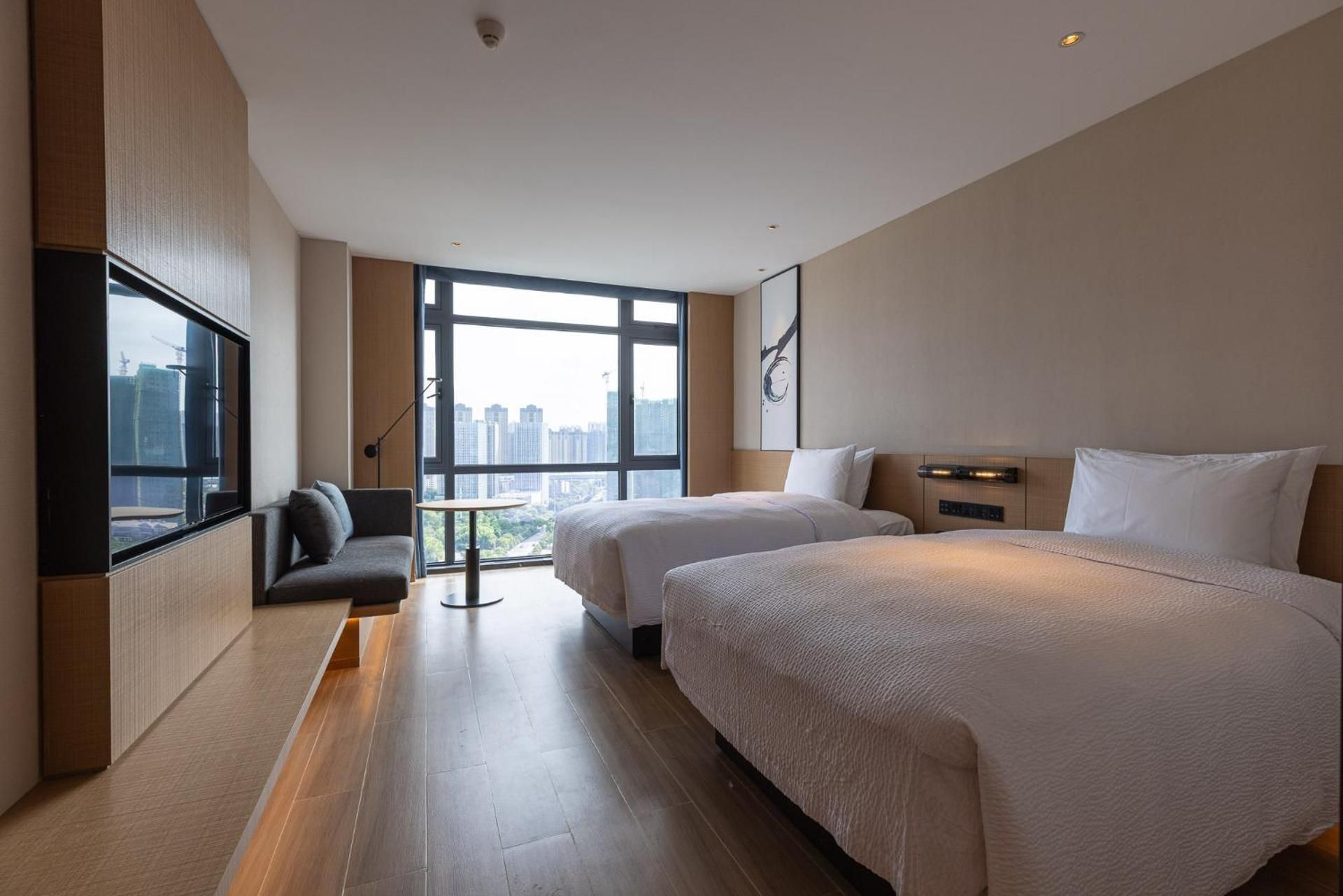 Refined Double Room with Two Double Beds and City View