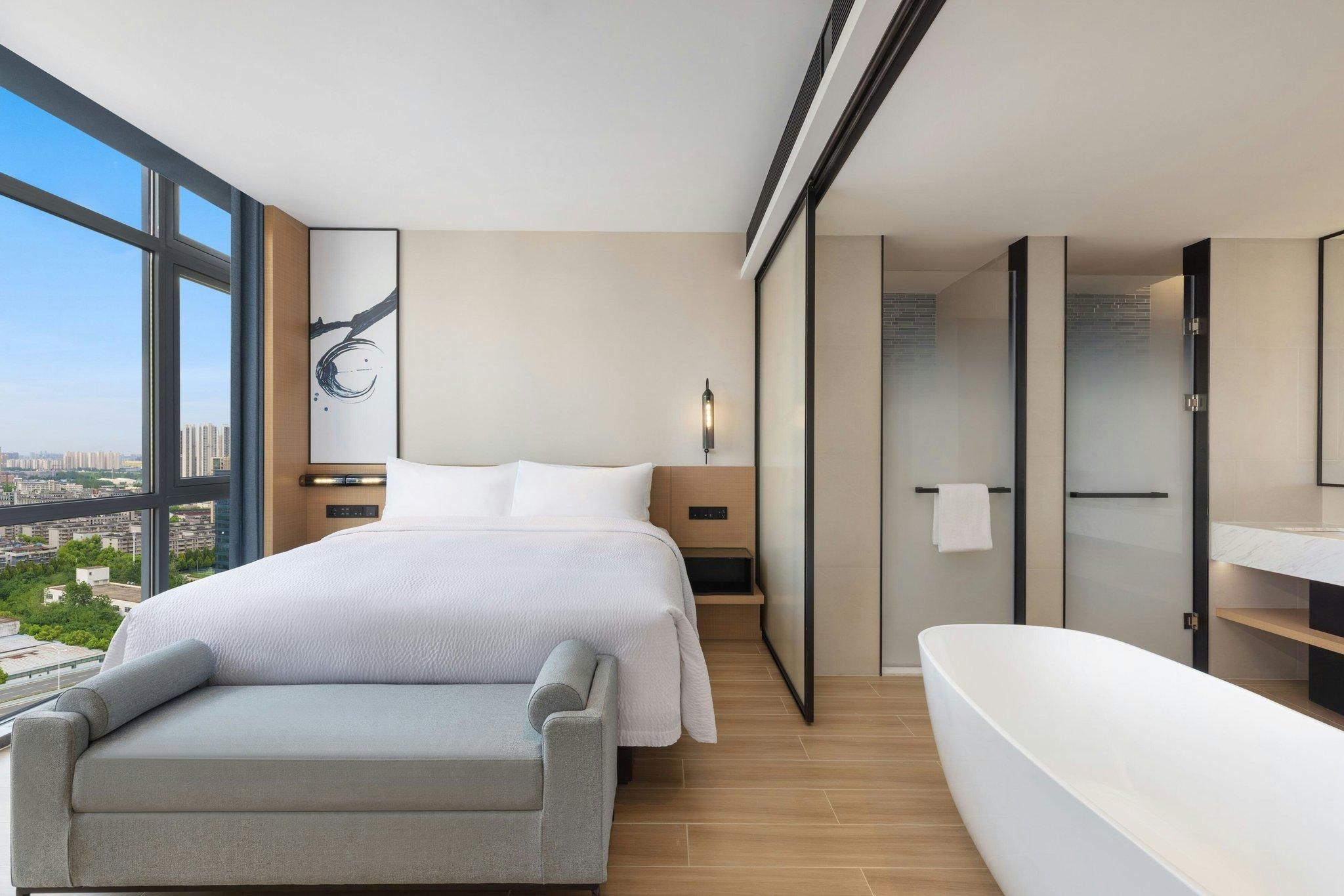 Premier, Suite, 1 King, City view
