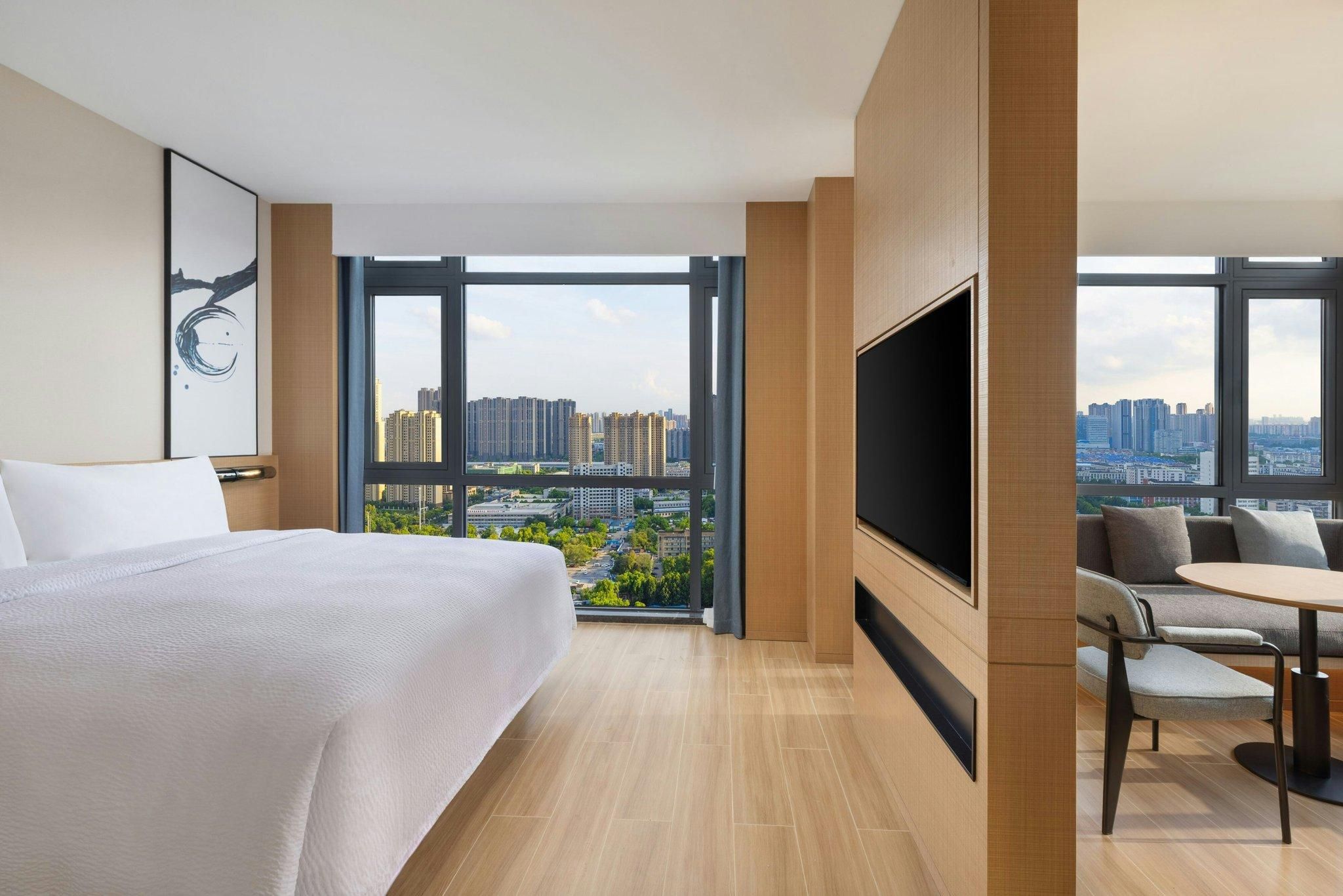 Luxury, Guest room, 1 King, City view