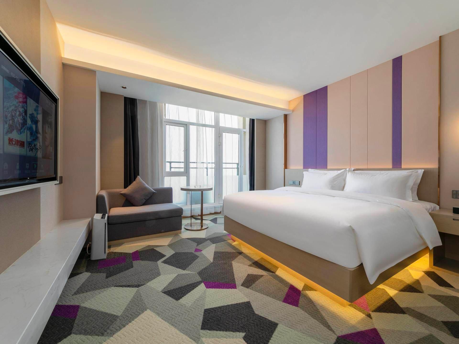 Deluxe Queen Room
