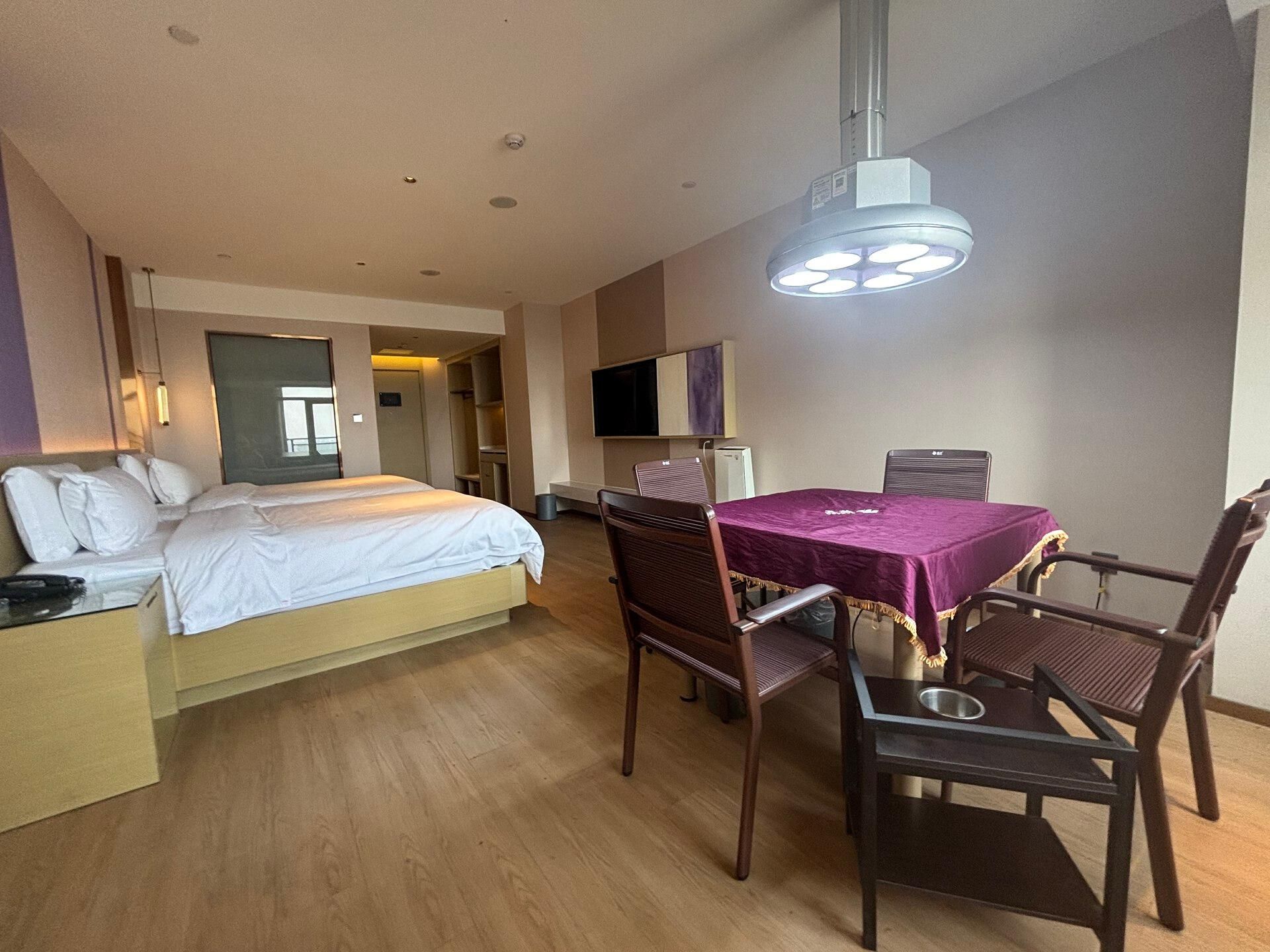 WH - Zizai Twin Room
