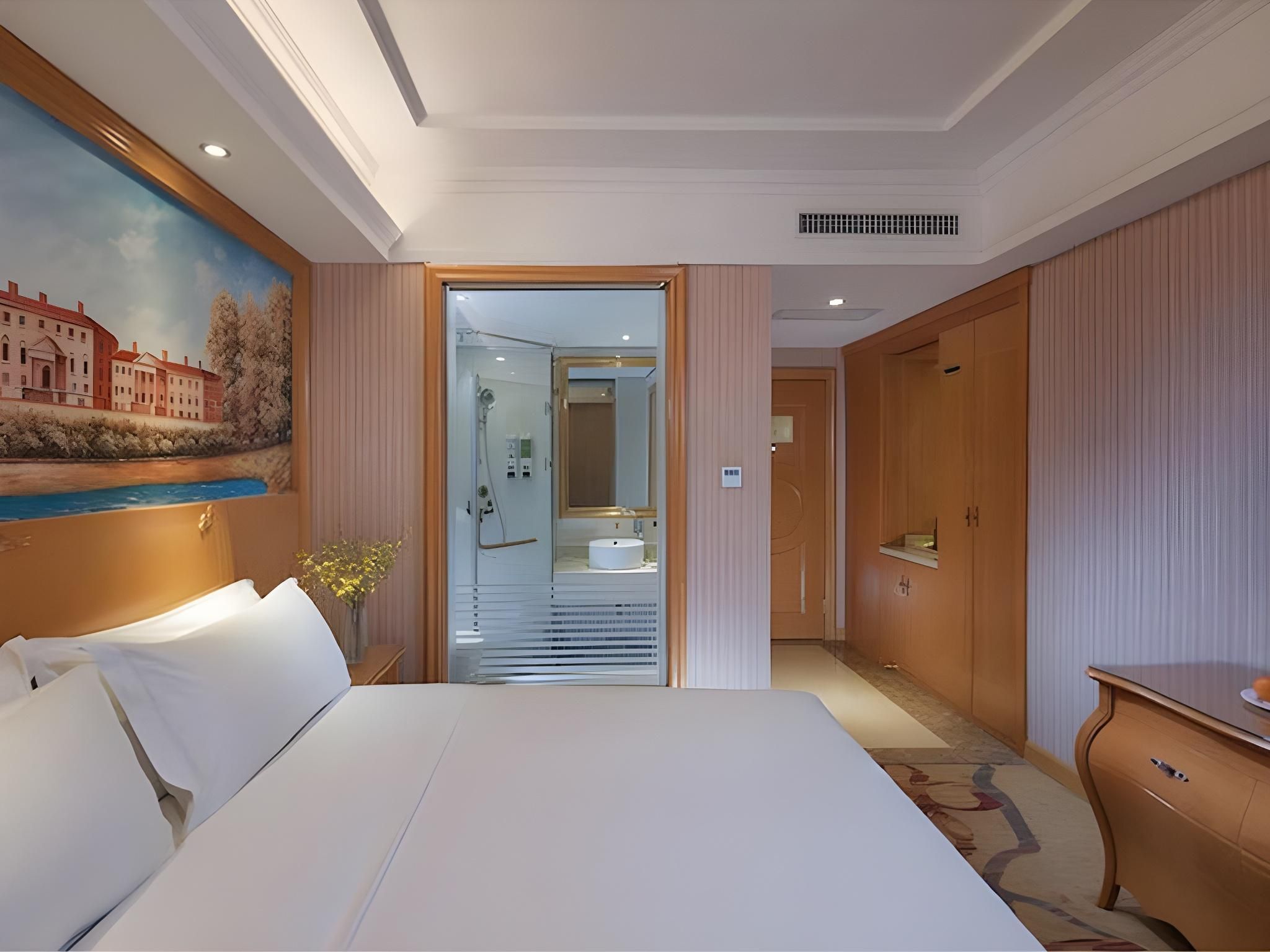 Standard - Queen Room