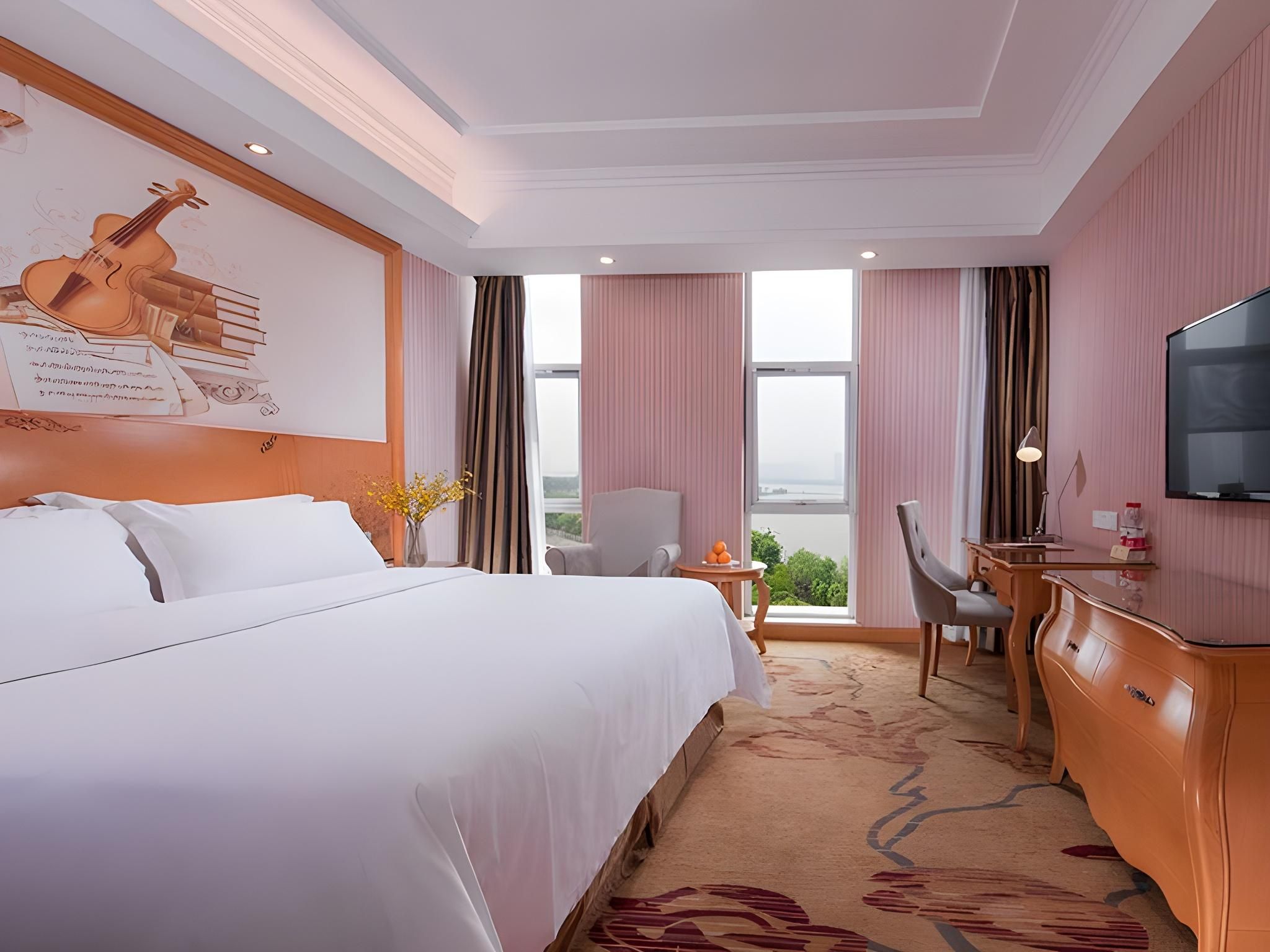 WH - 1 Bed Room, Lake View