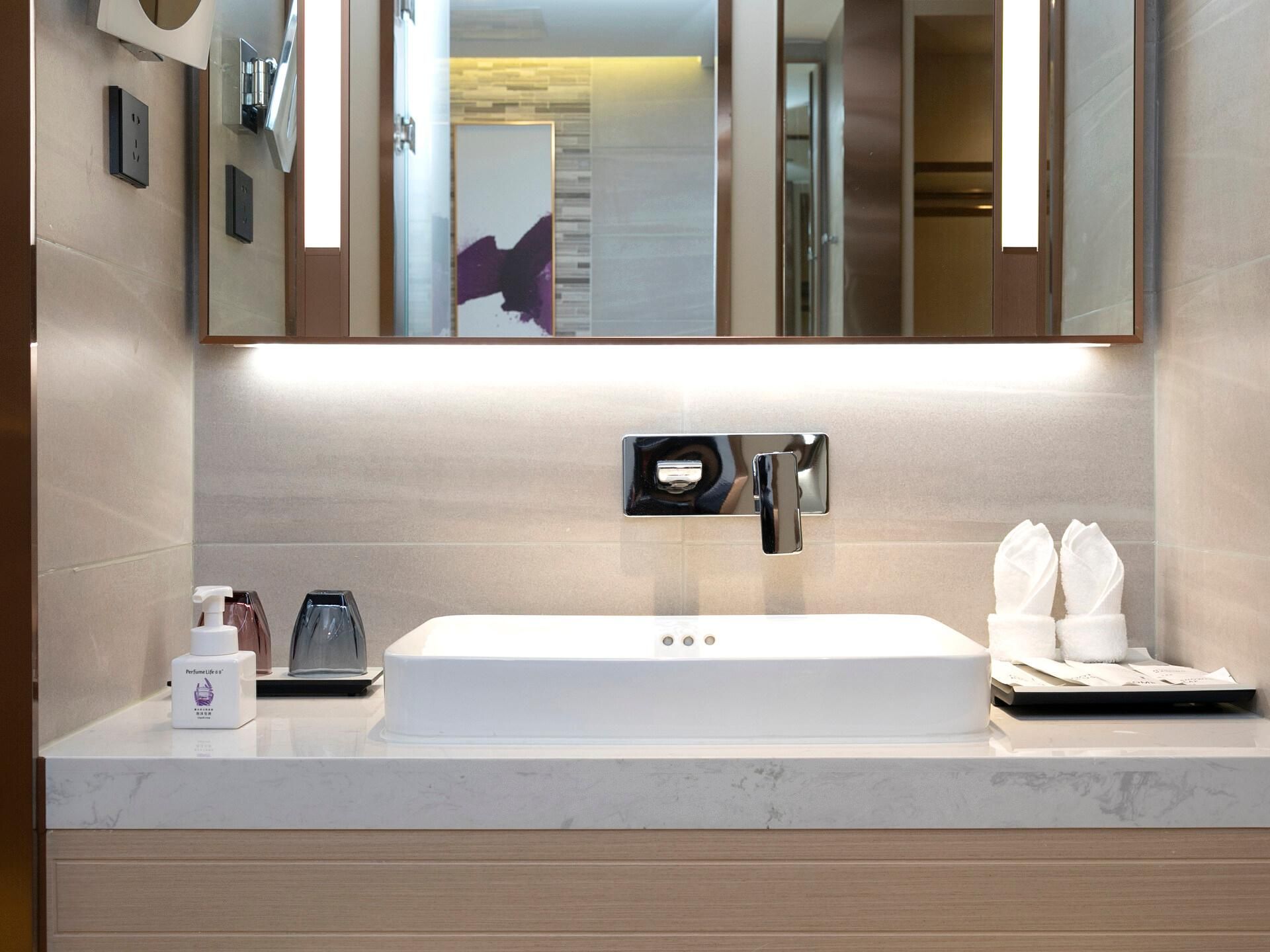 Business King Room