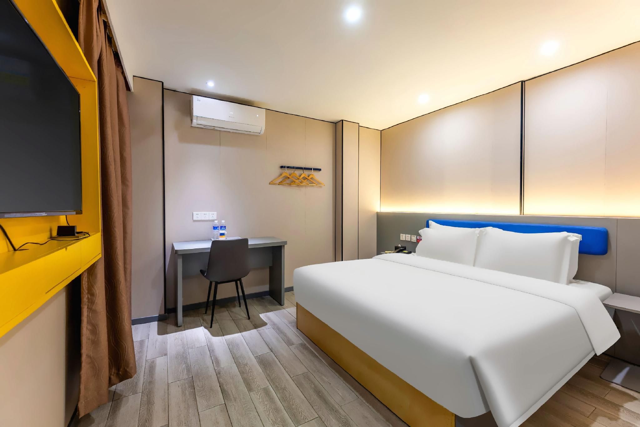 Economy Room