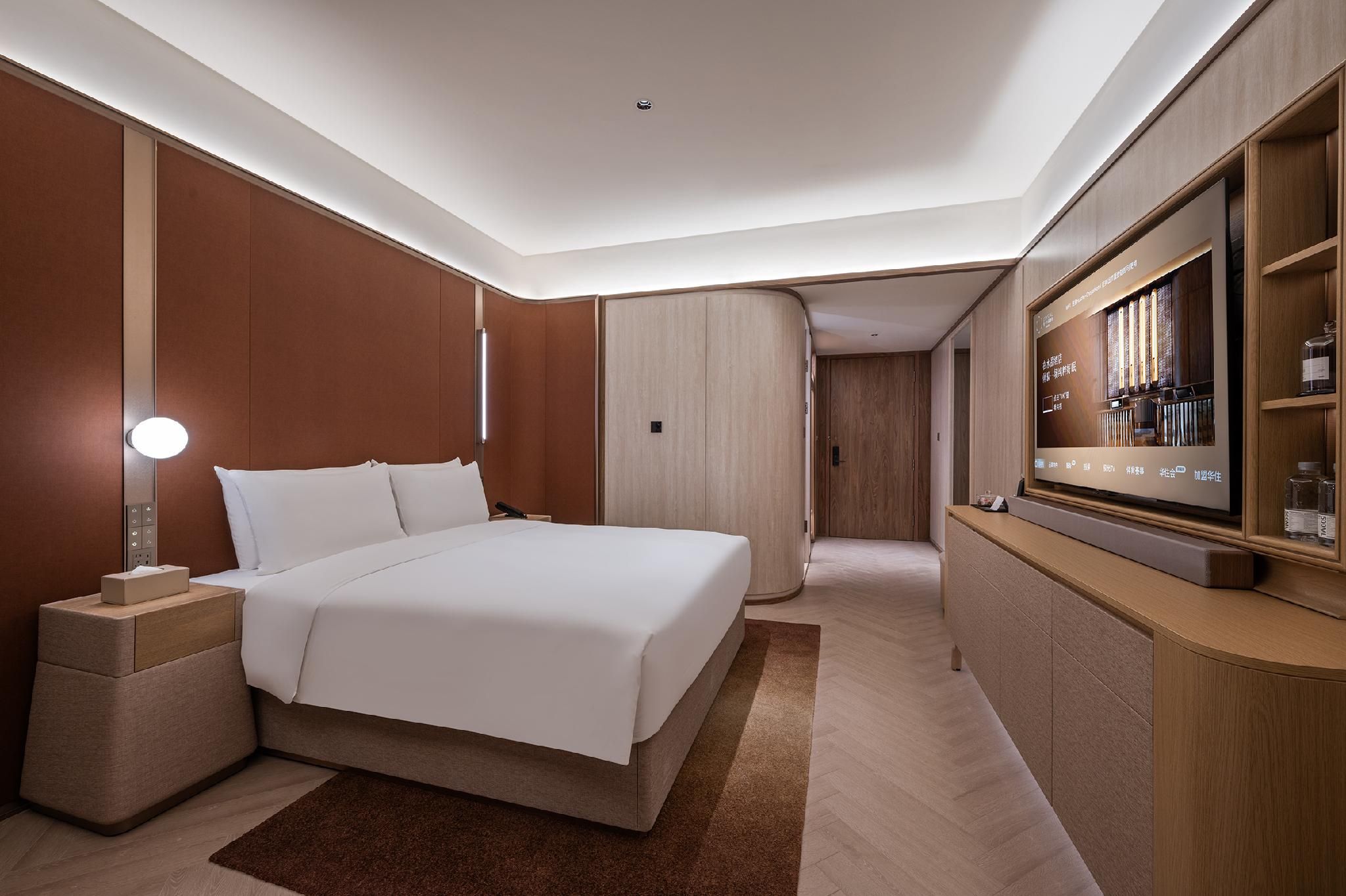 Superior Queen Room with Lake View