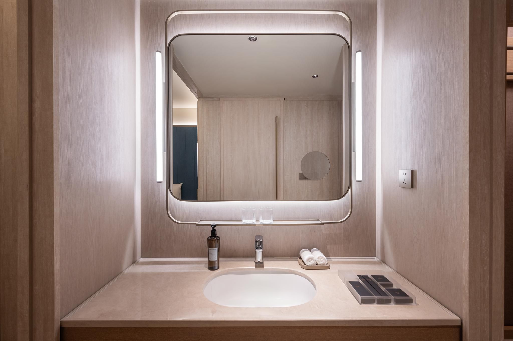 Superior Twin Room with City View