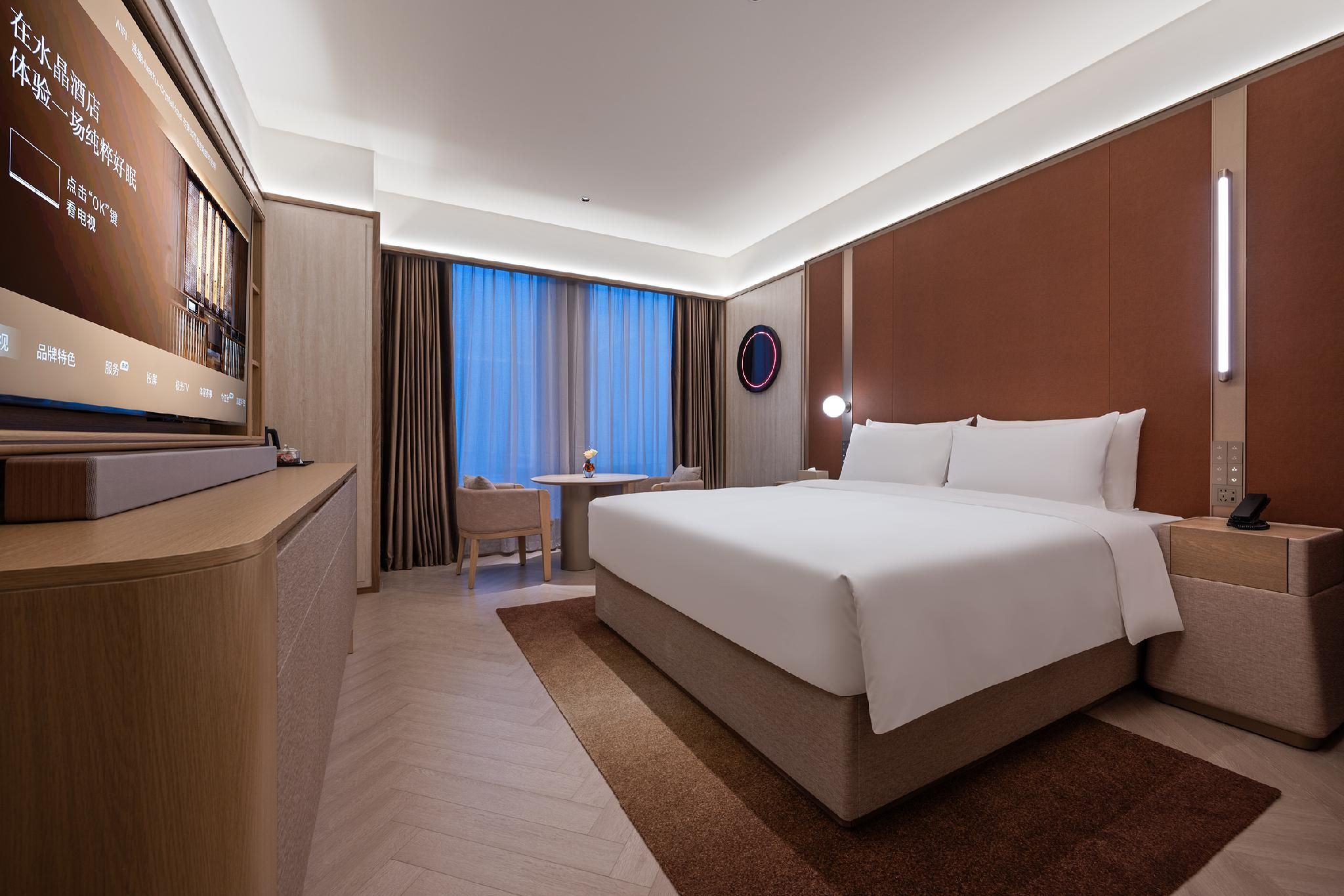 Superior Queen Room with Lake View