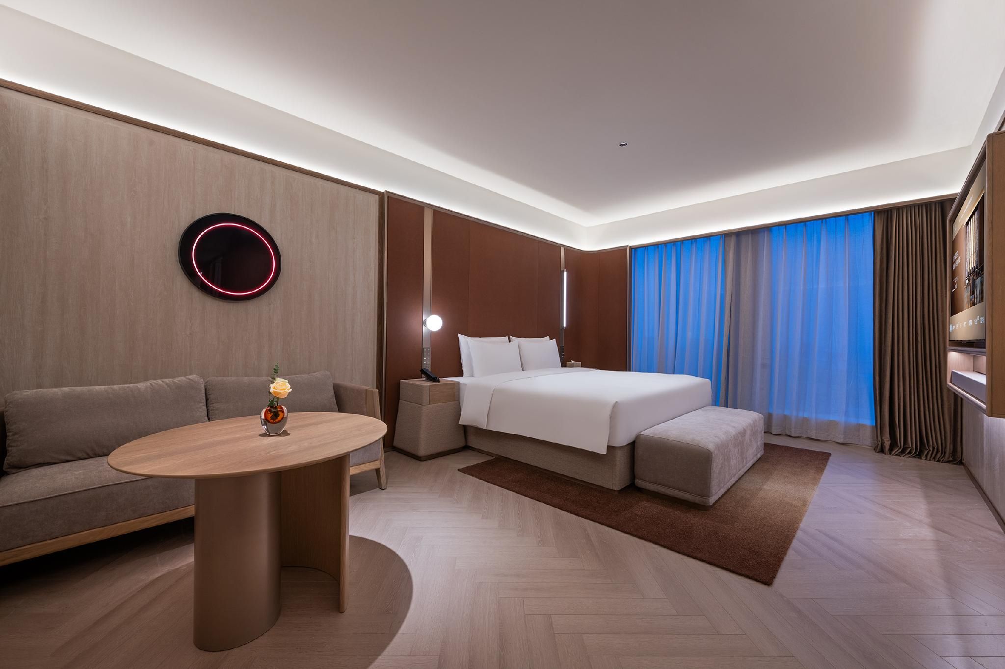 Deluxe King Room with City View