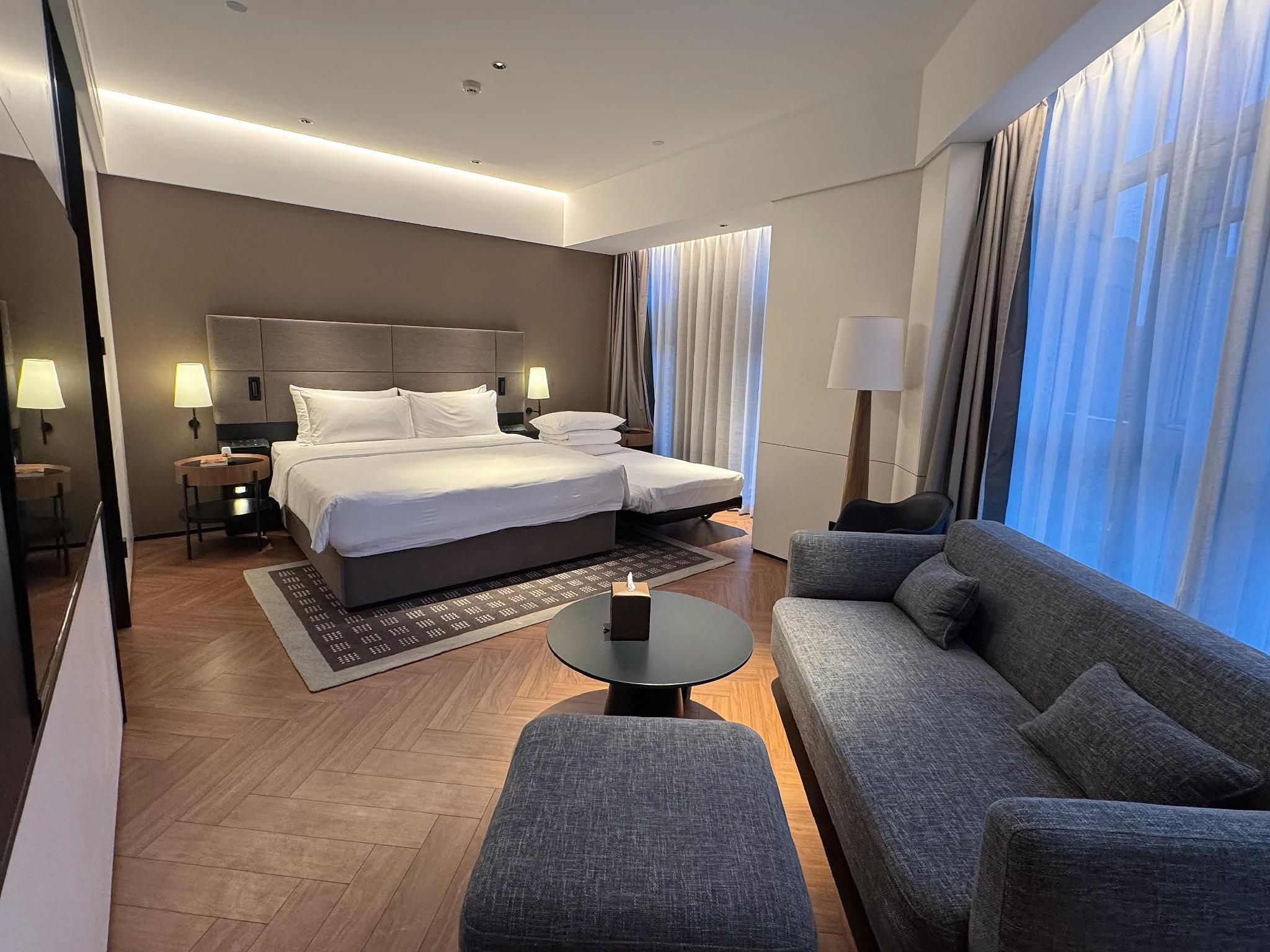 Intercity Executive View Family Room