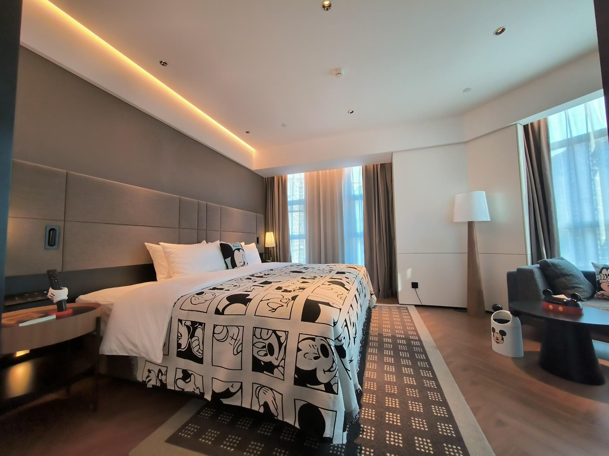 Intercity Family Hollywood Queen Room