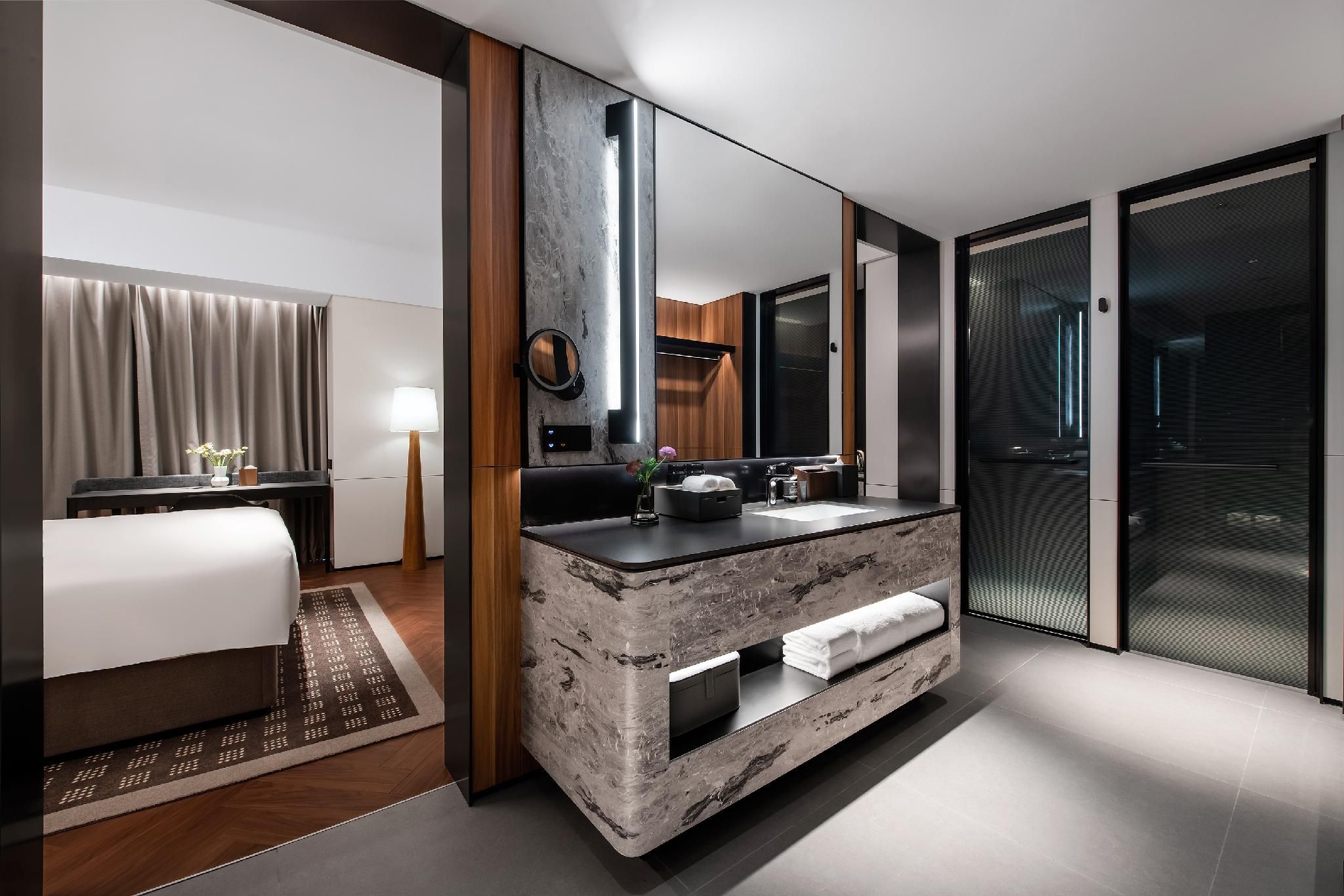 Intercity Executive View Family Room