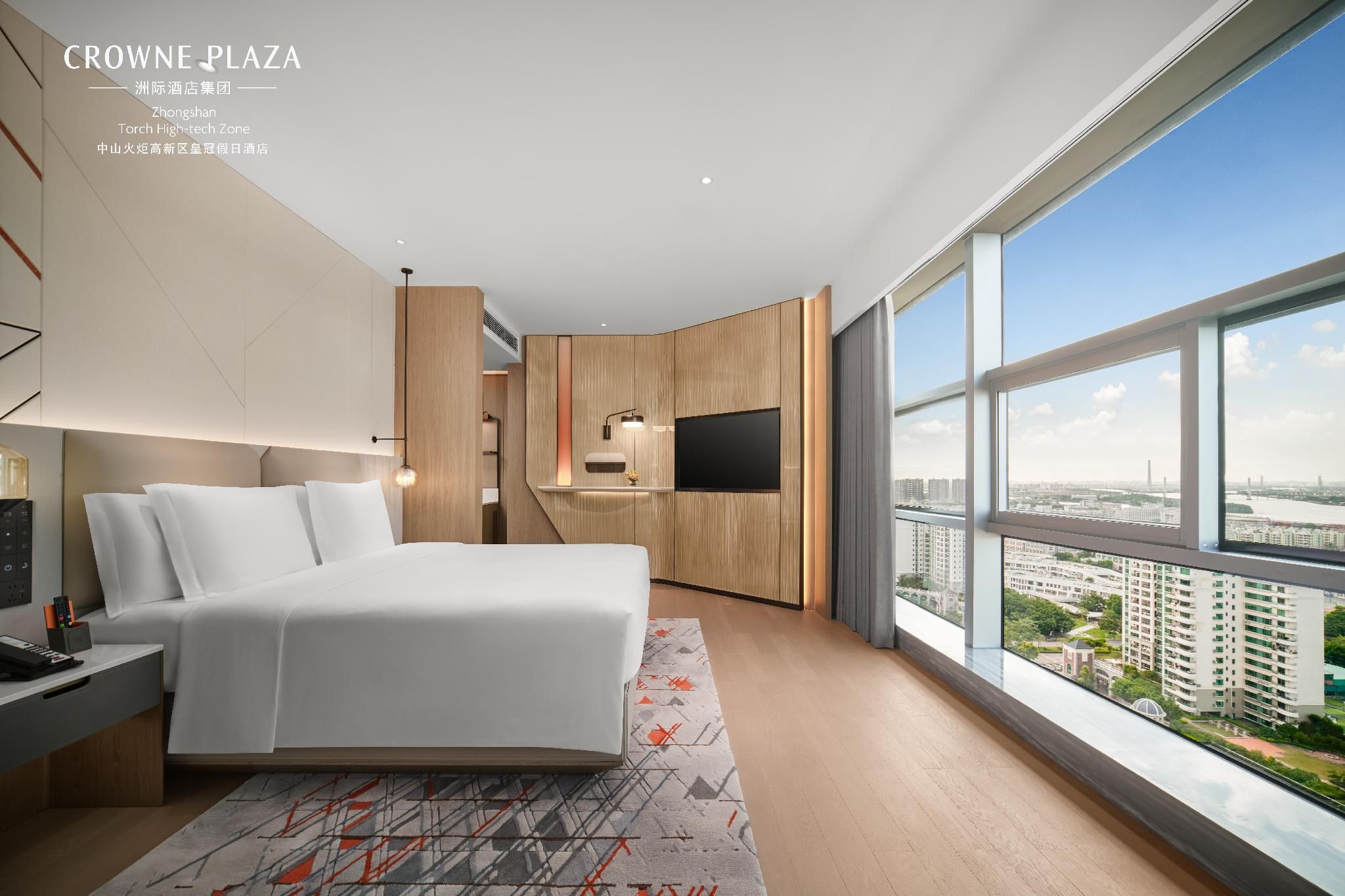 1 King Premium Lounge Access