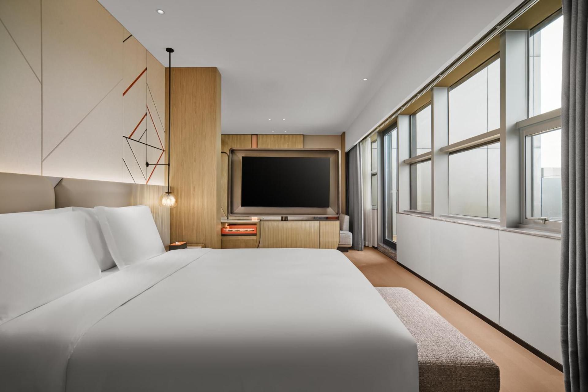 Premium King Room with Lounge Access and Balcony
