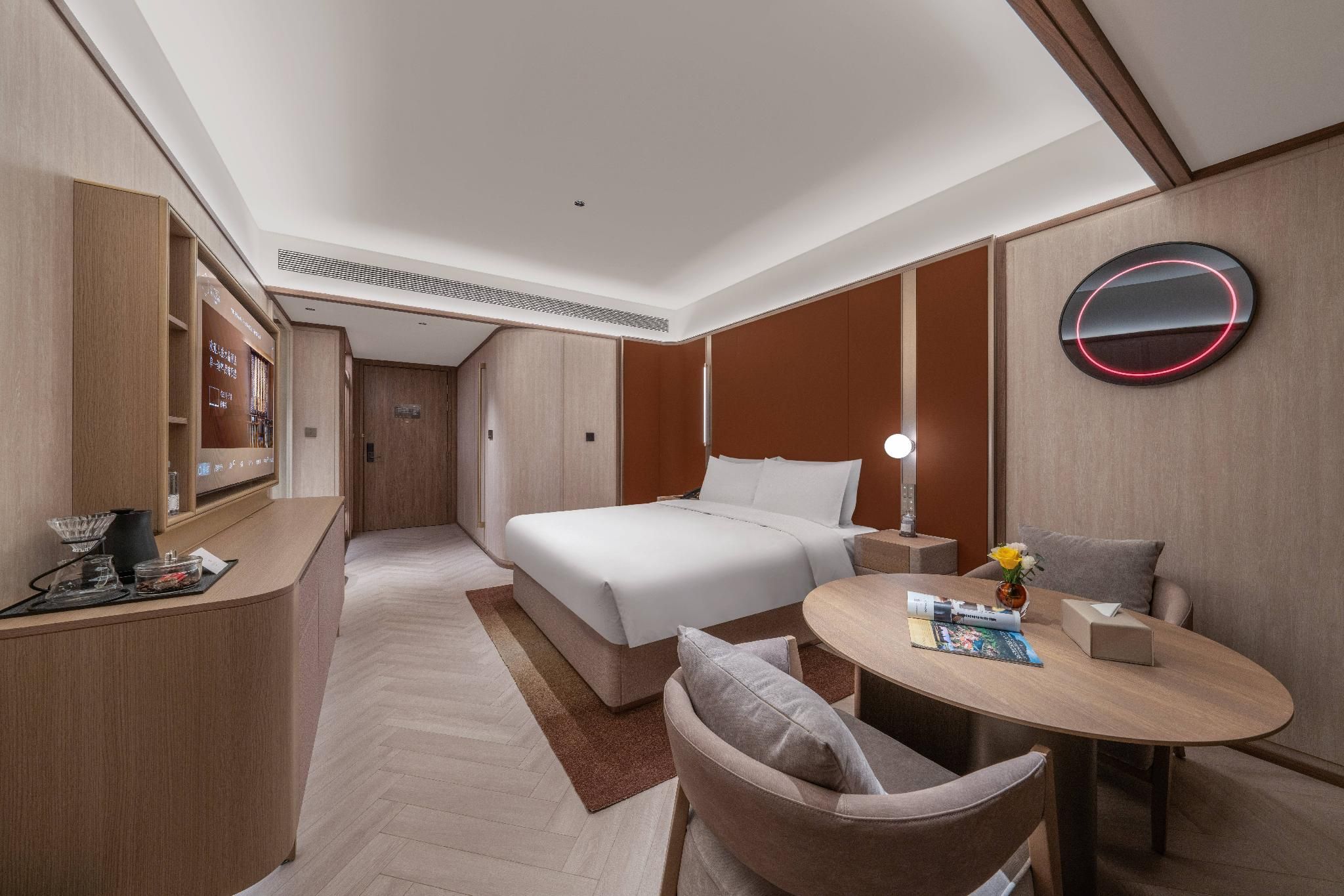 Deluxe Room Queen