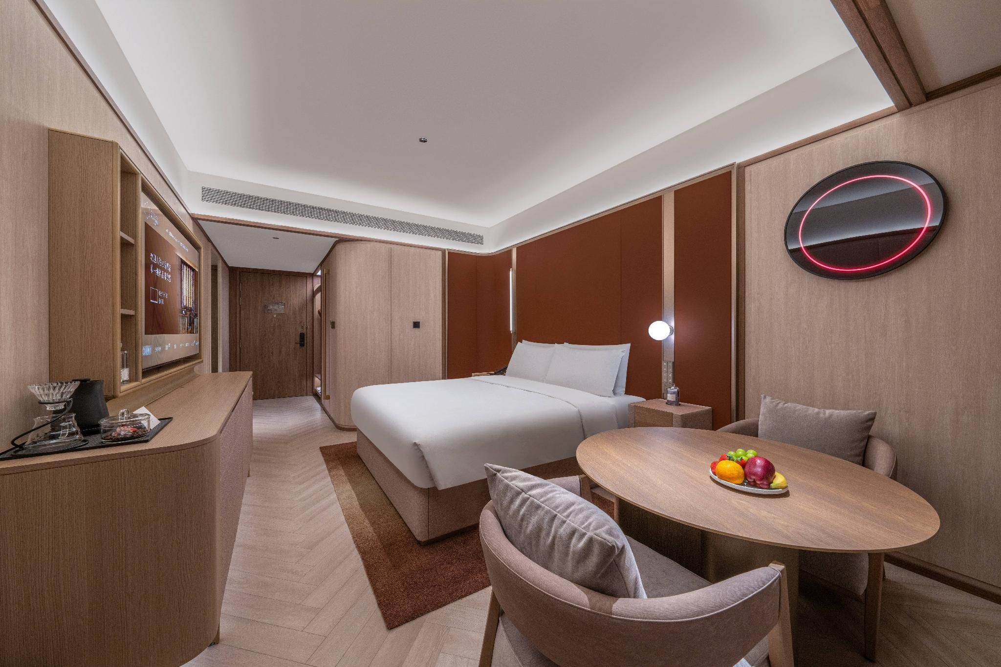Business Queen Room