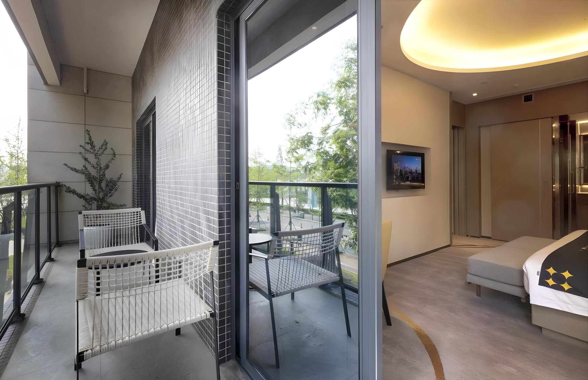 Deluxe 2-bed Room