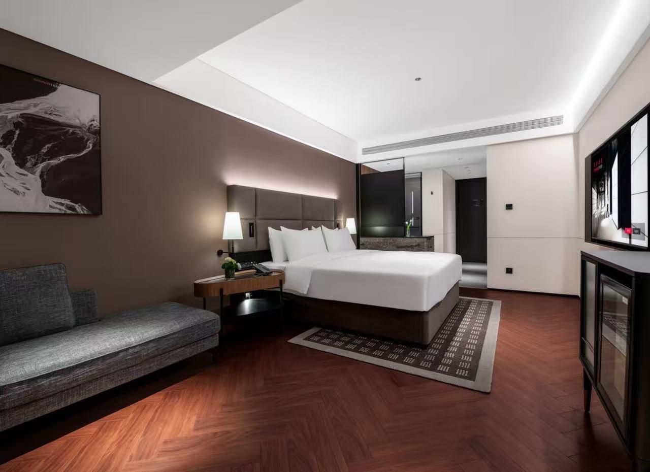 Intercity Deluxe Queen Bed