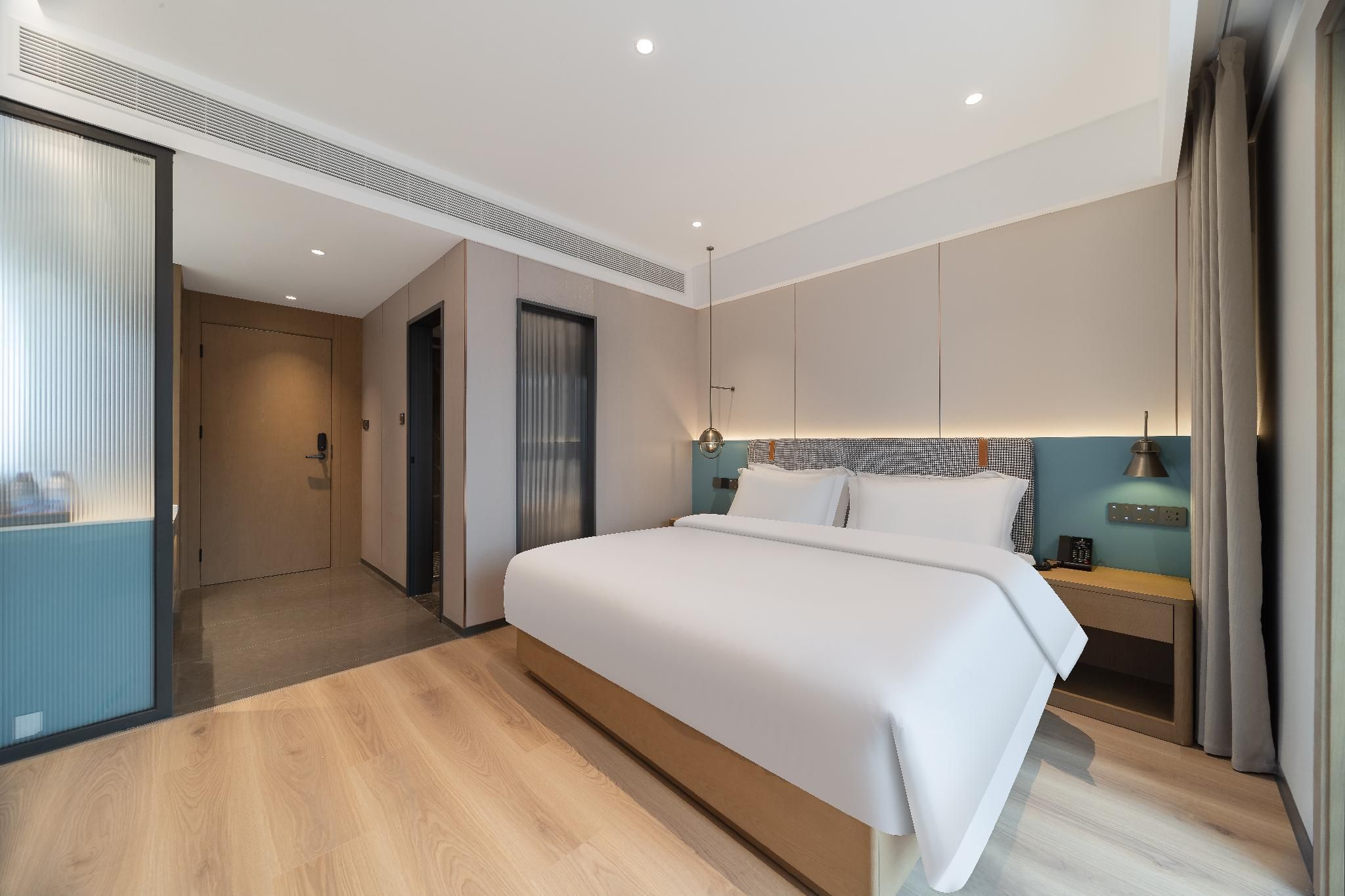 Queen Room with City View