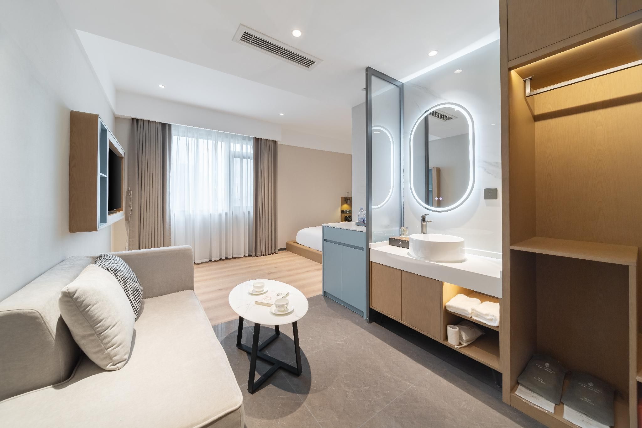 Grand Theme Room