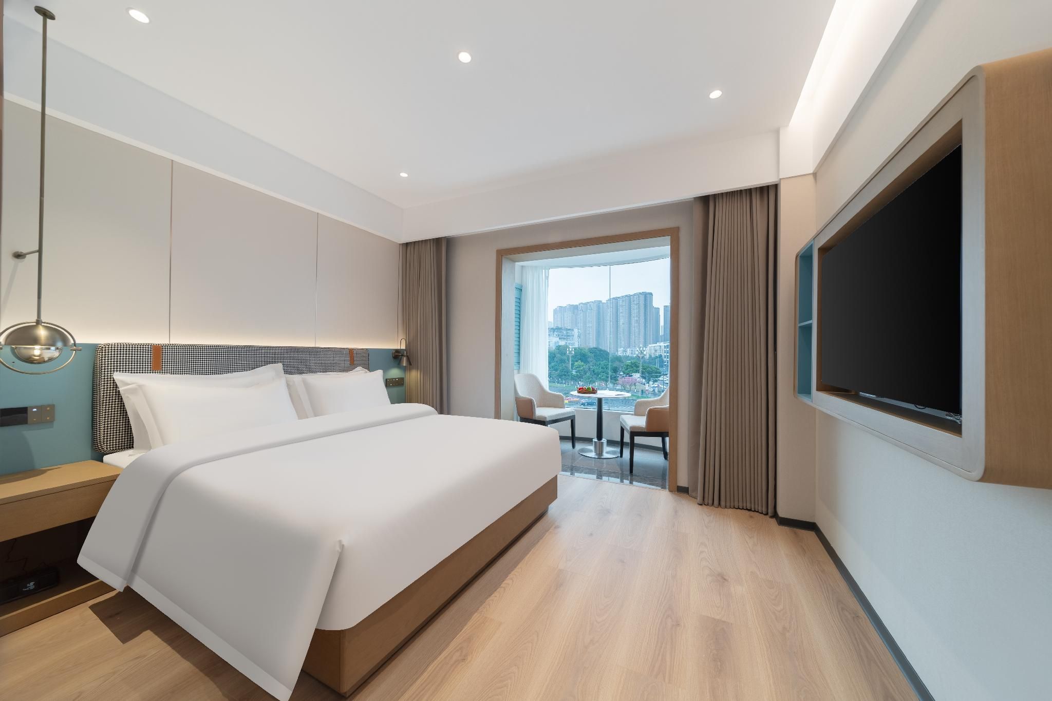 Queen Room with City View