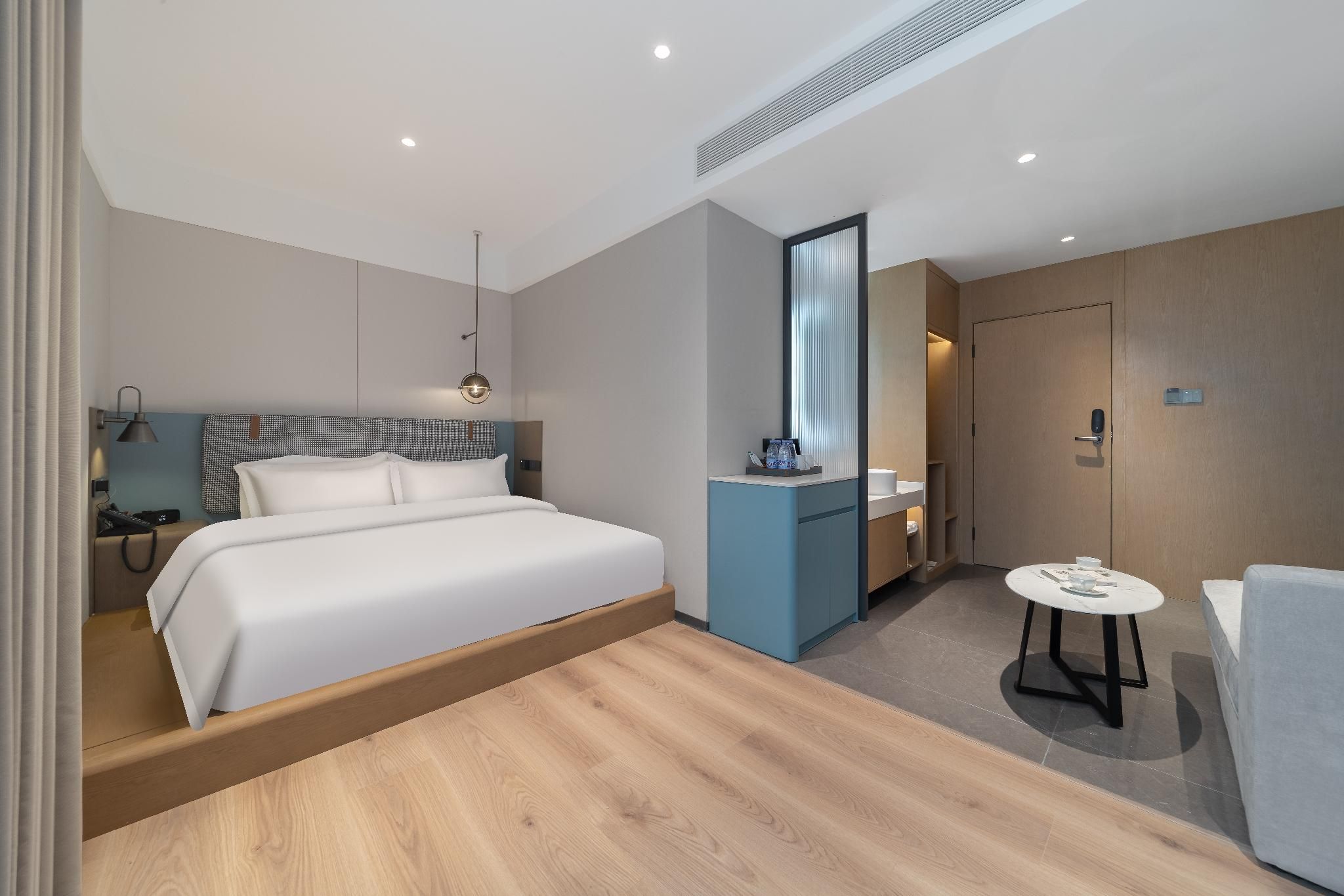Grand Theme Room