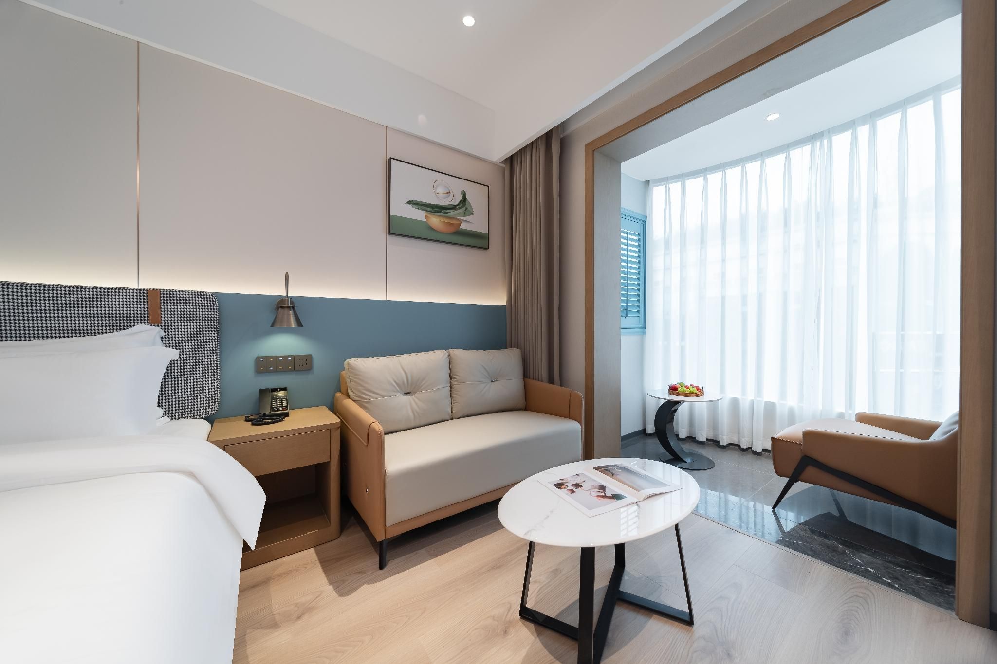 Panoramic Queen Room