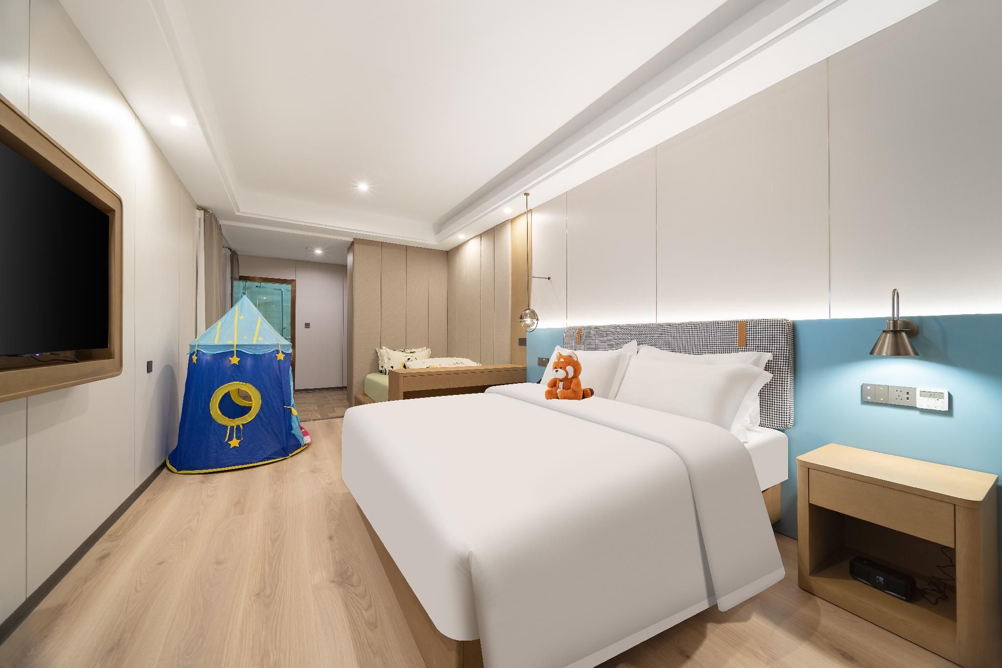 Elegant Family Parent-Child Room