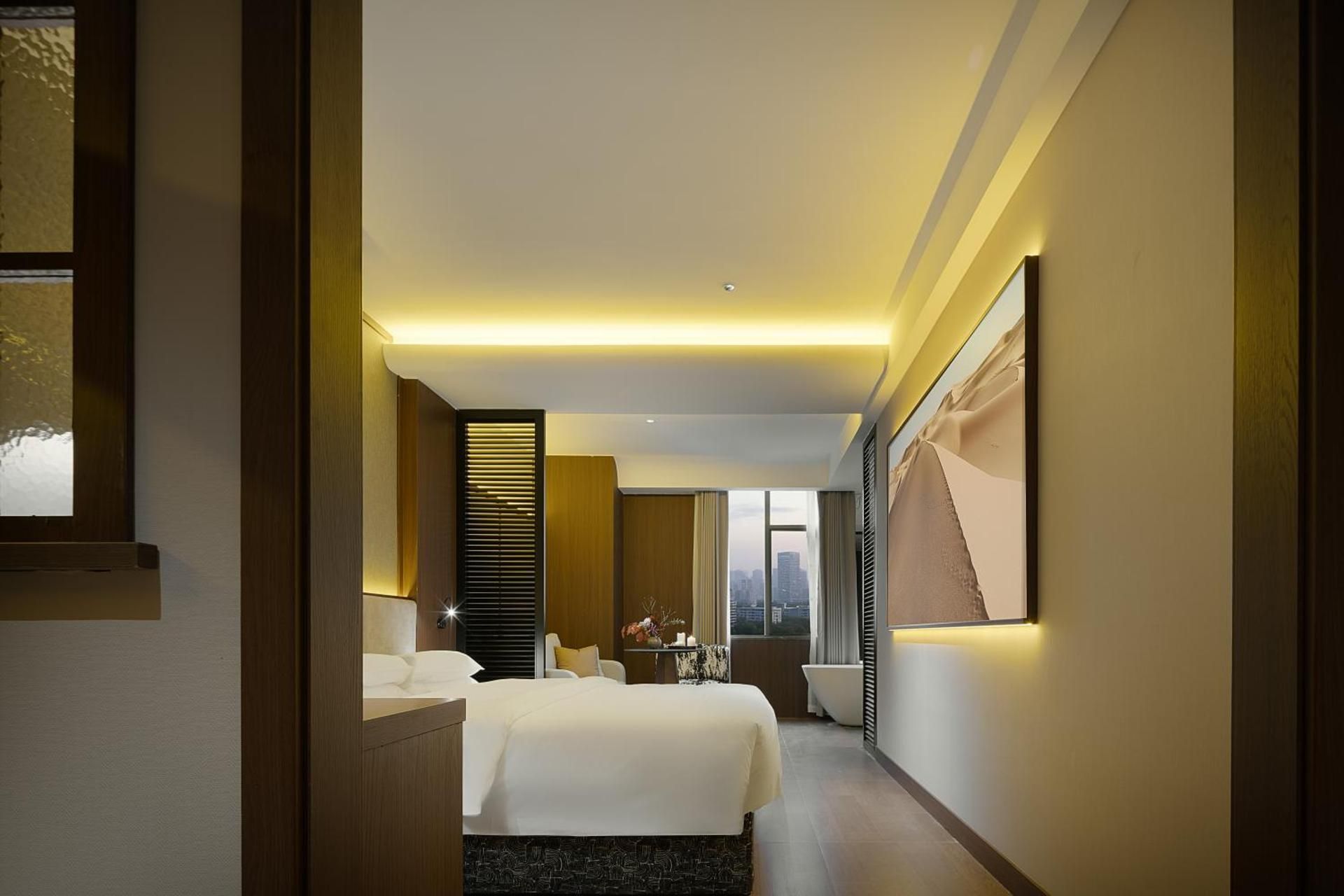 Queen Room with Spa Bath