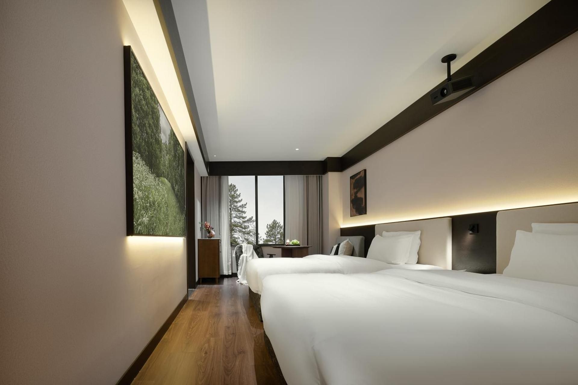 Deluxe Double Room (2 Adults + 1 Child)