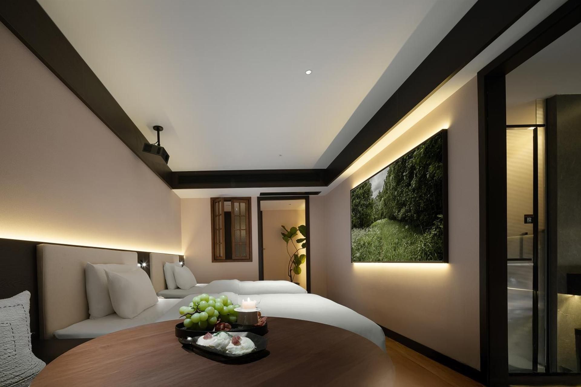 Deluxe Double Room (2 Adults + 1 Child)