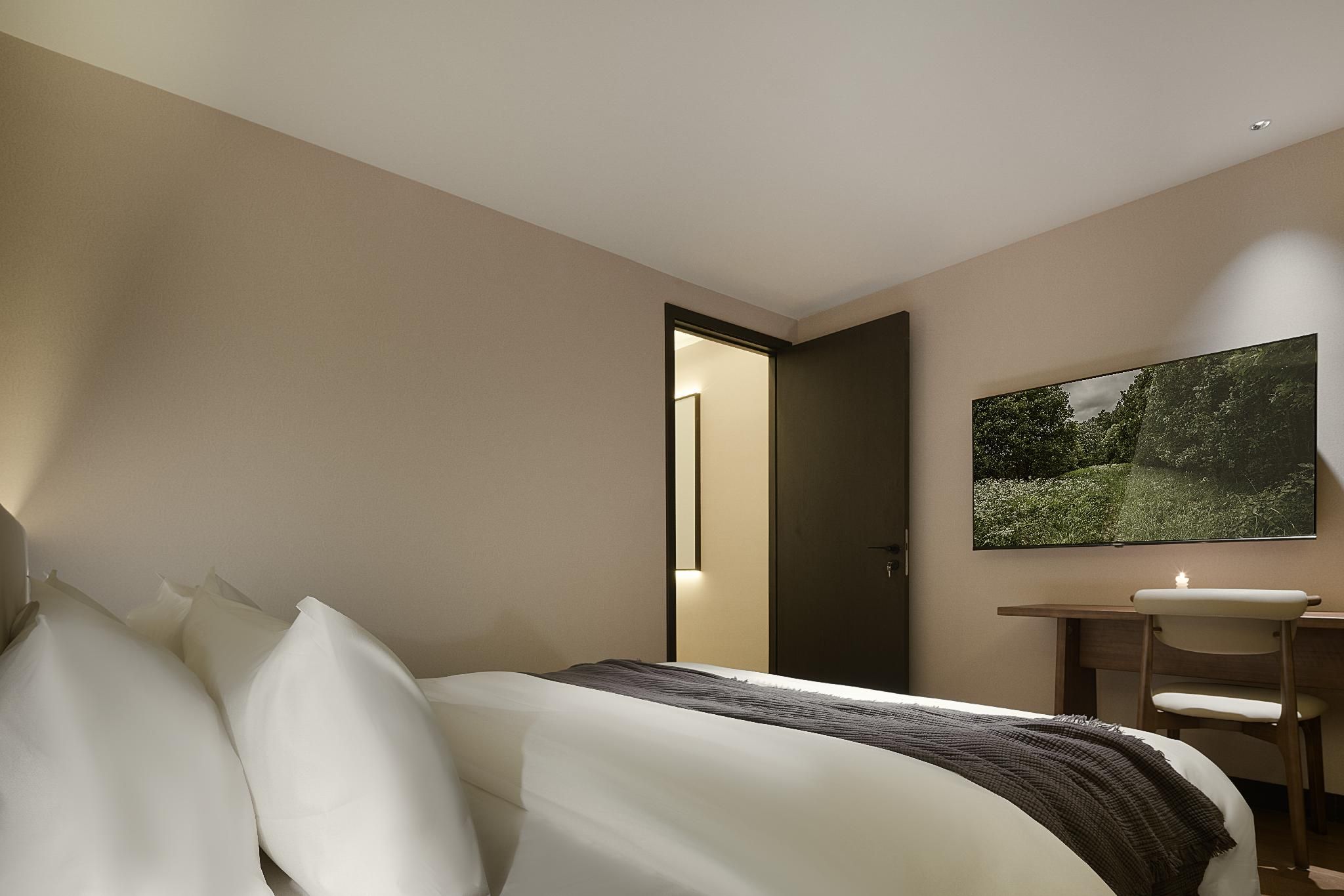  Silver Suite 