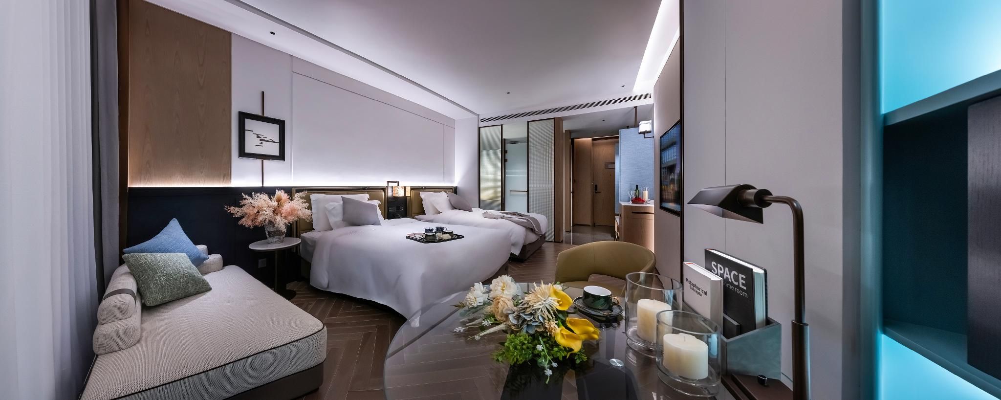 Elegant High-Rise Night View Twin Room