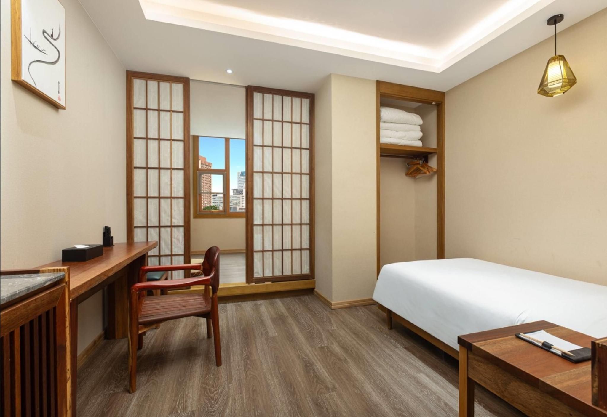 1 King Bed and 1 Single Bed, Deluxe Room, Non-Smoking