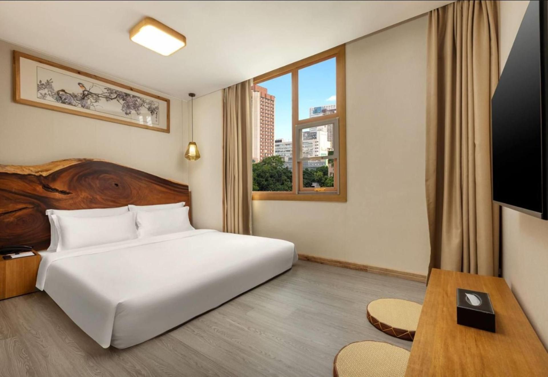 Deluxe King Room - Non-Smoking