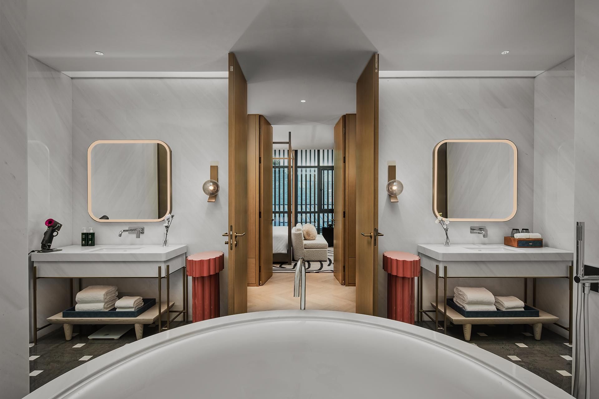 1 Bedroom Suite Dining Kitchen