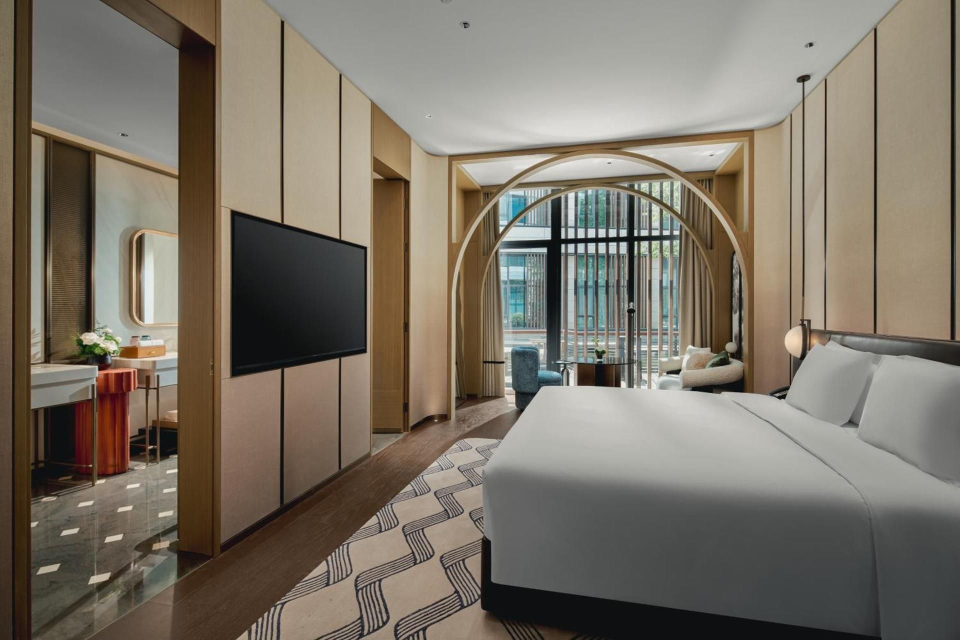 Premium King Room with Garden View - Courtyard Access