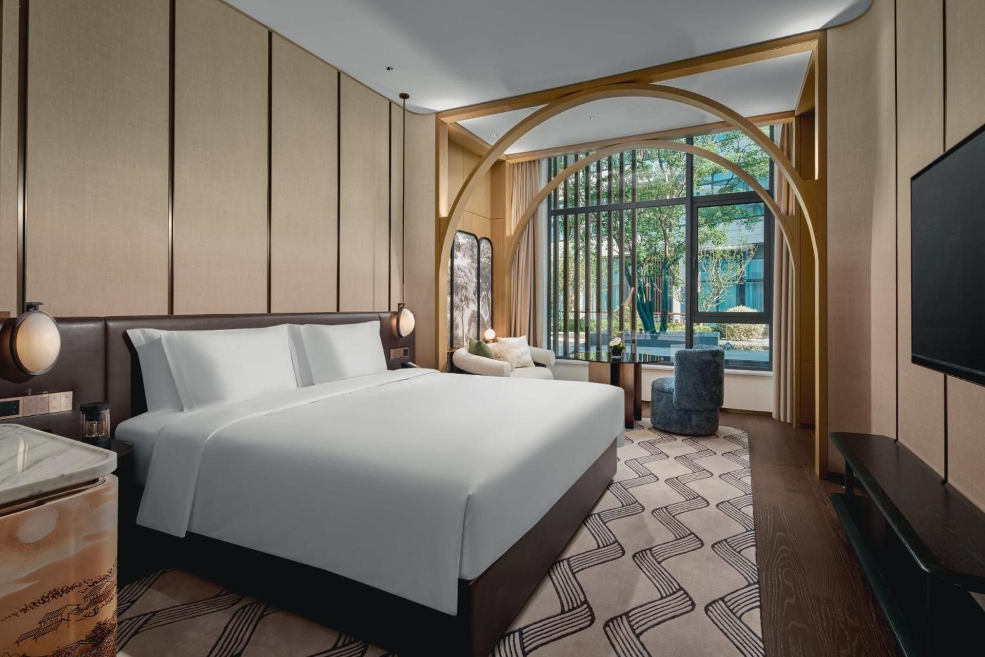 Standard King Room with Garden View
