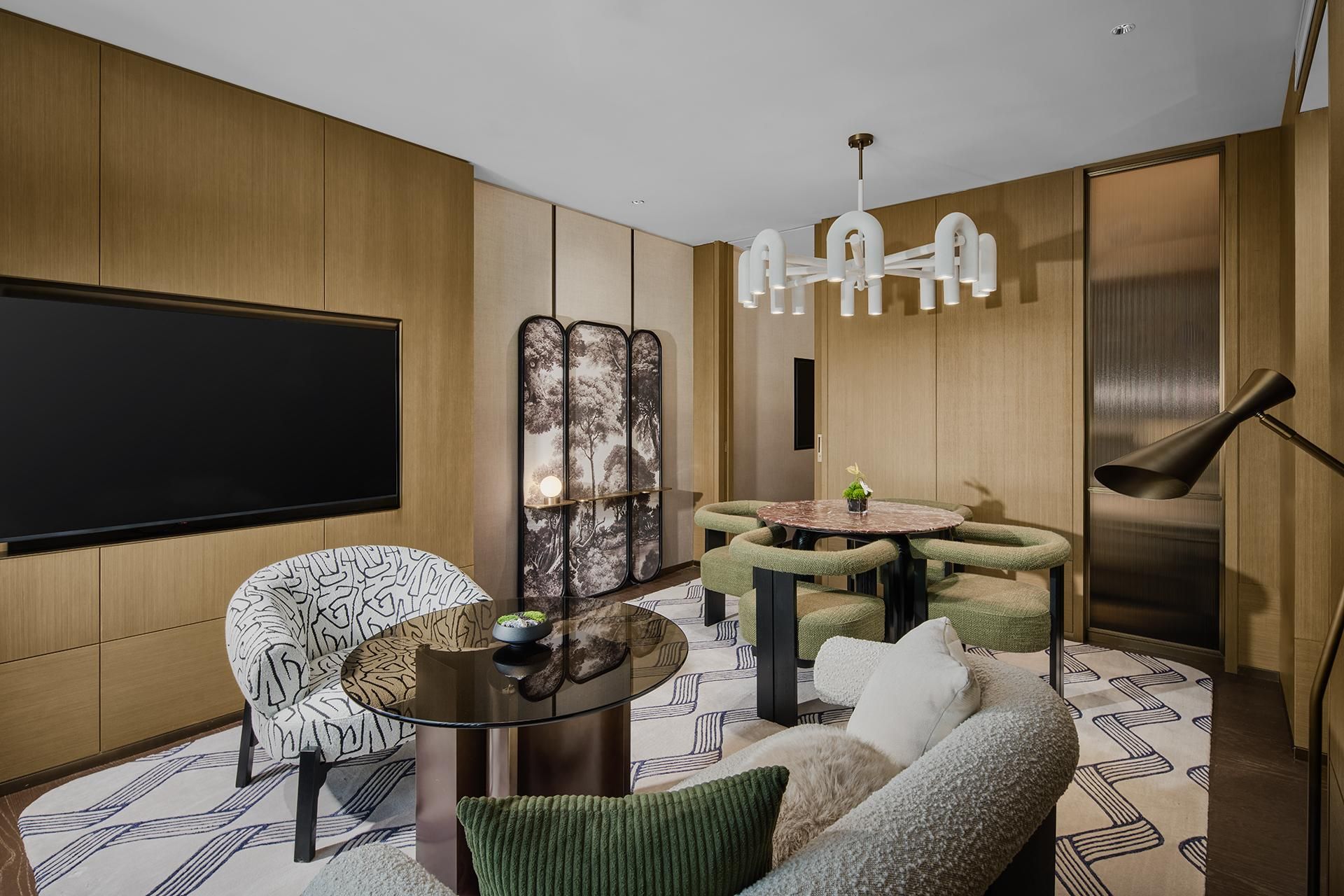 1 Bedroom Suite Dining