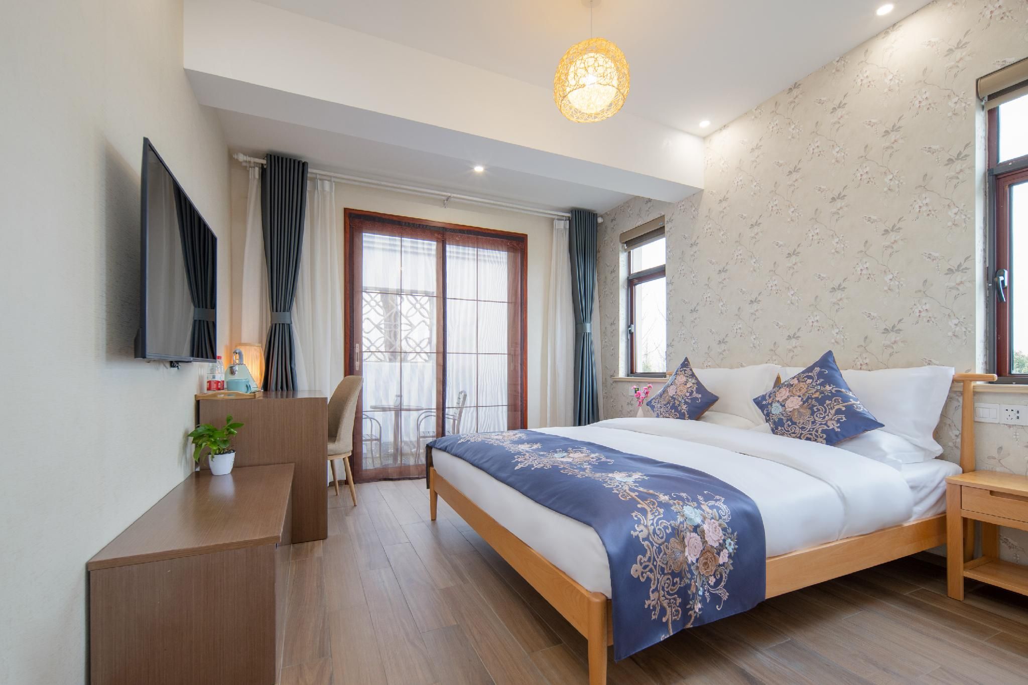 GTR - Guest Room with One 1.8M Bed