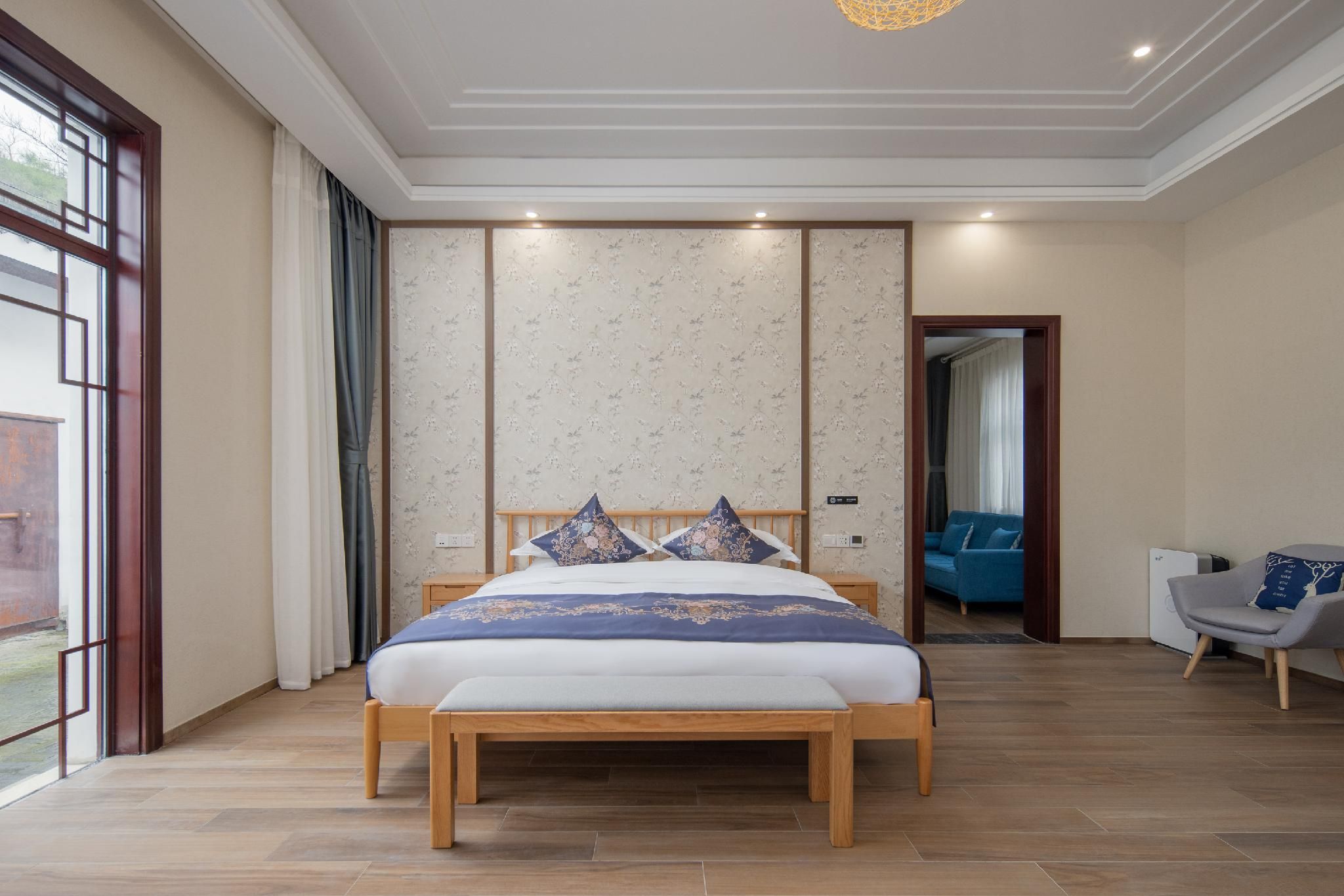 Courtyard Room for 4 People