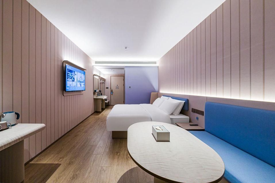 Business Queen Room