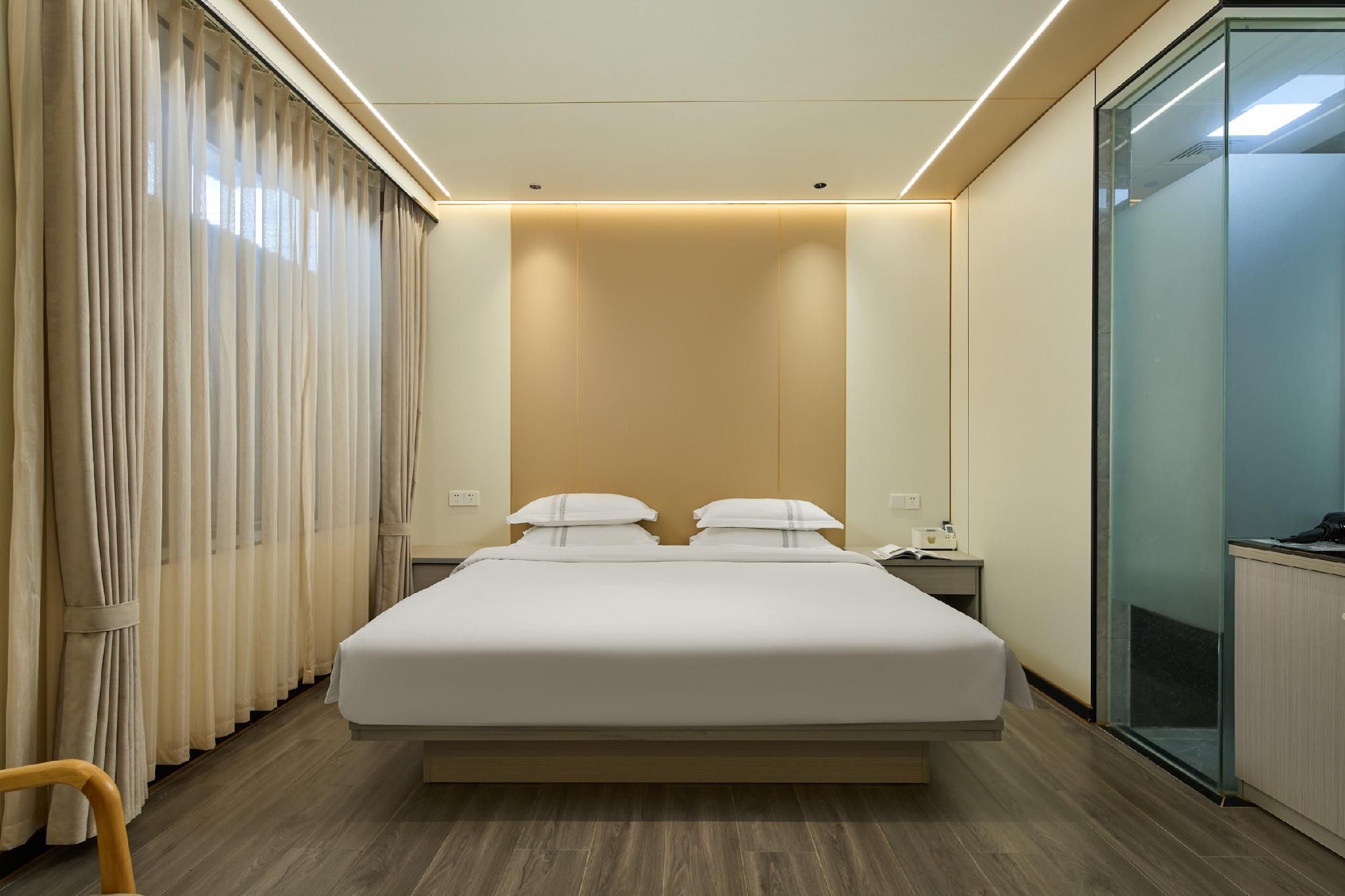 Queen Suite